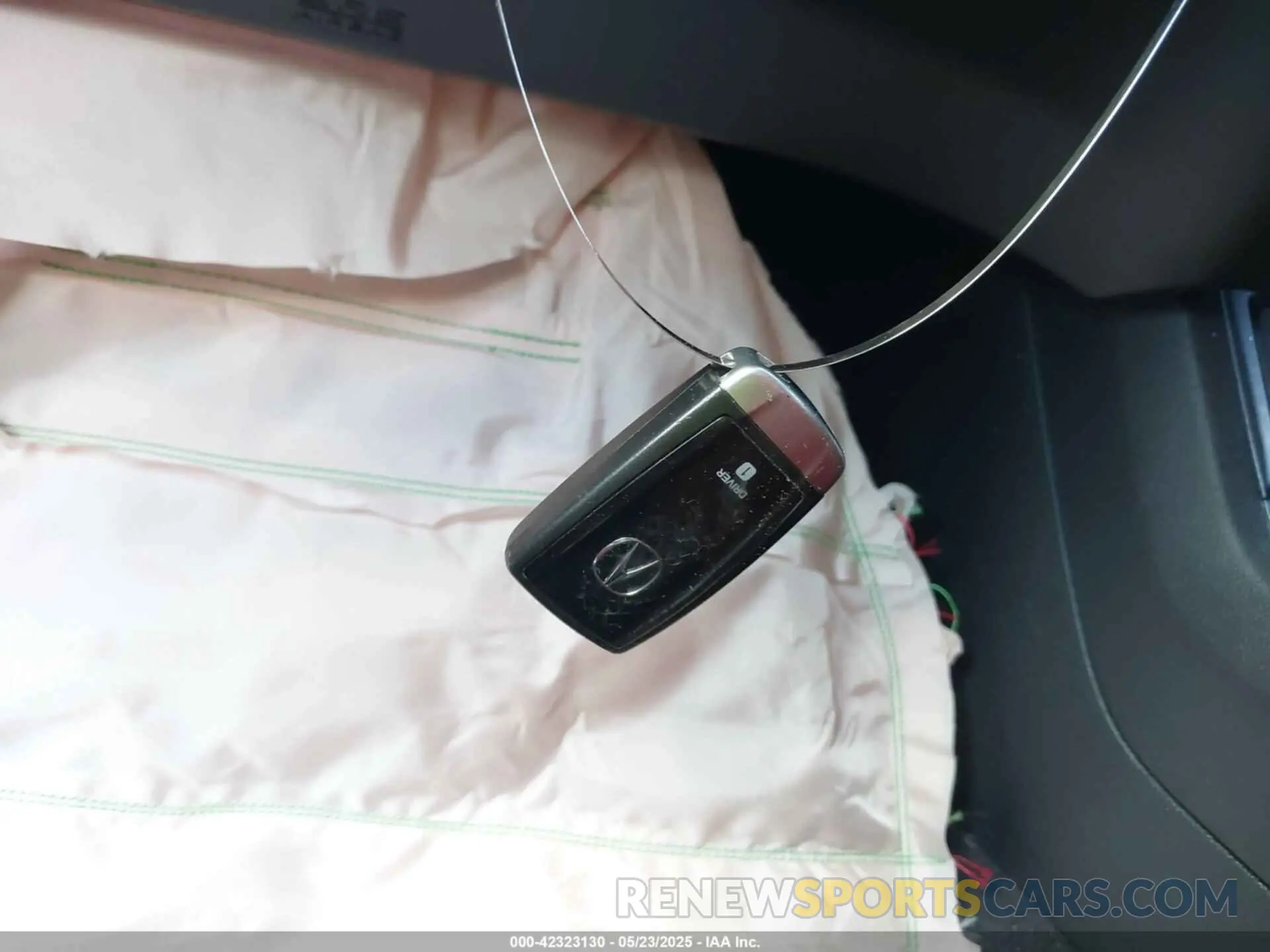 11 Photograph of a damaged car 5J8TC2H68LL037763 ACURA RDX 2020