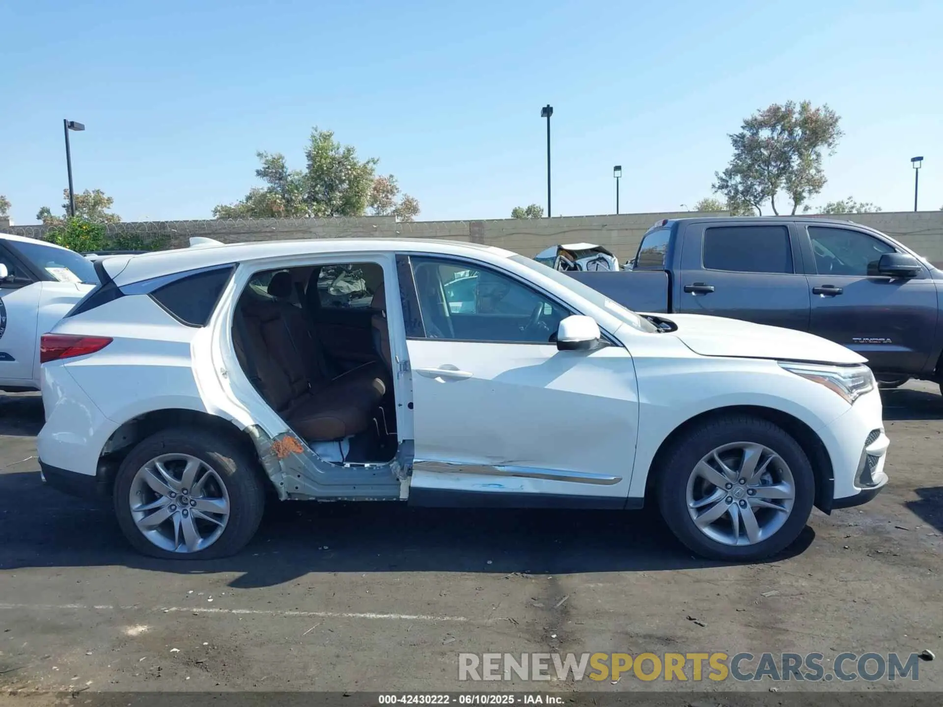 14 Photograph of a damaged car 5J8TC2H72LL031272 ACURA RDX 2020