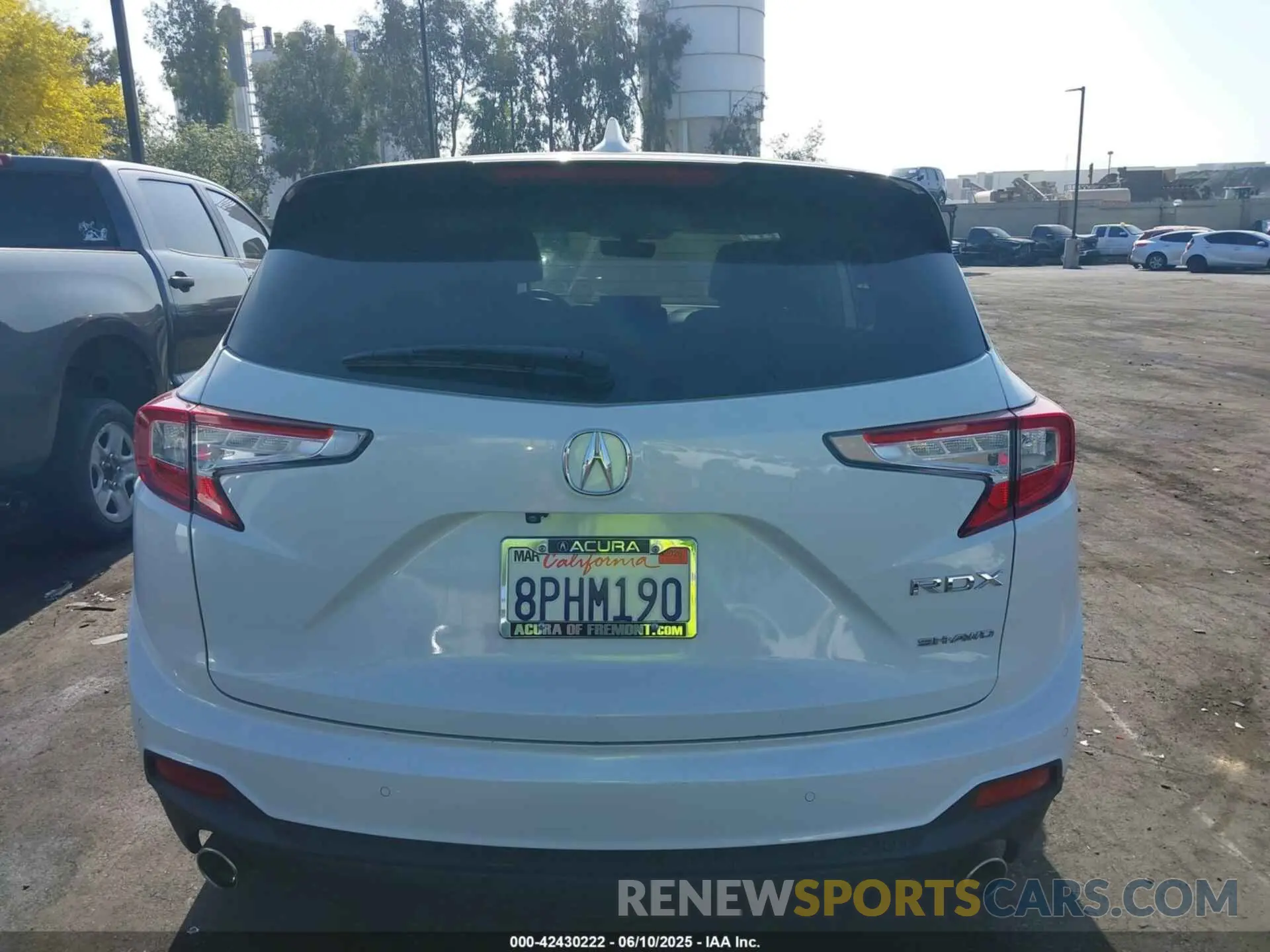 17 Photograph of a damaged car 5J8TC2H72LL031272 ACURA RDX 2020