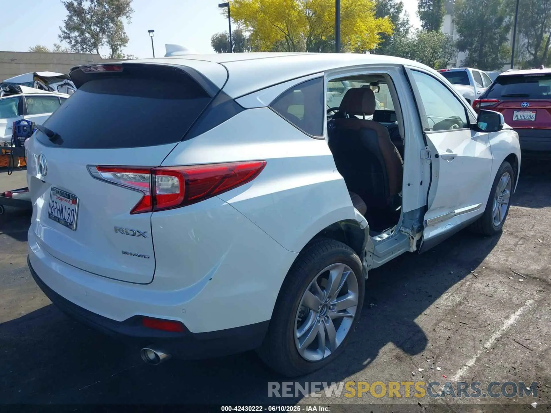 4 Photograph of a damaged car 5J8TC2H72LL031272 ACURA RDX 2020