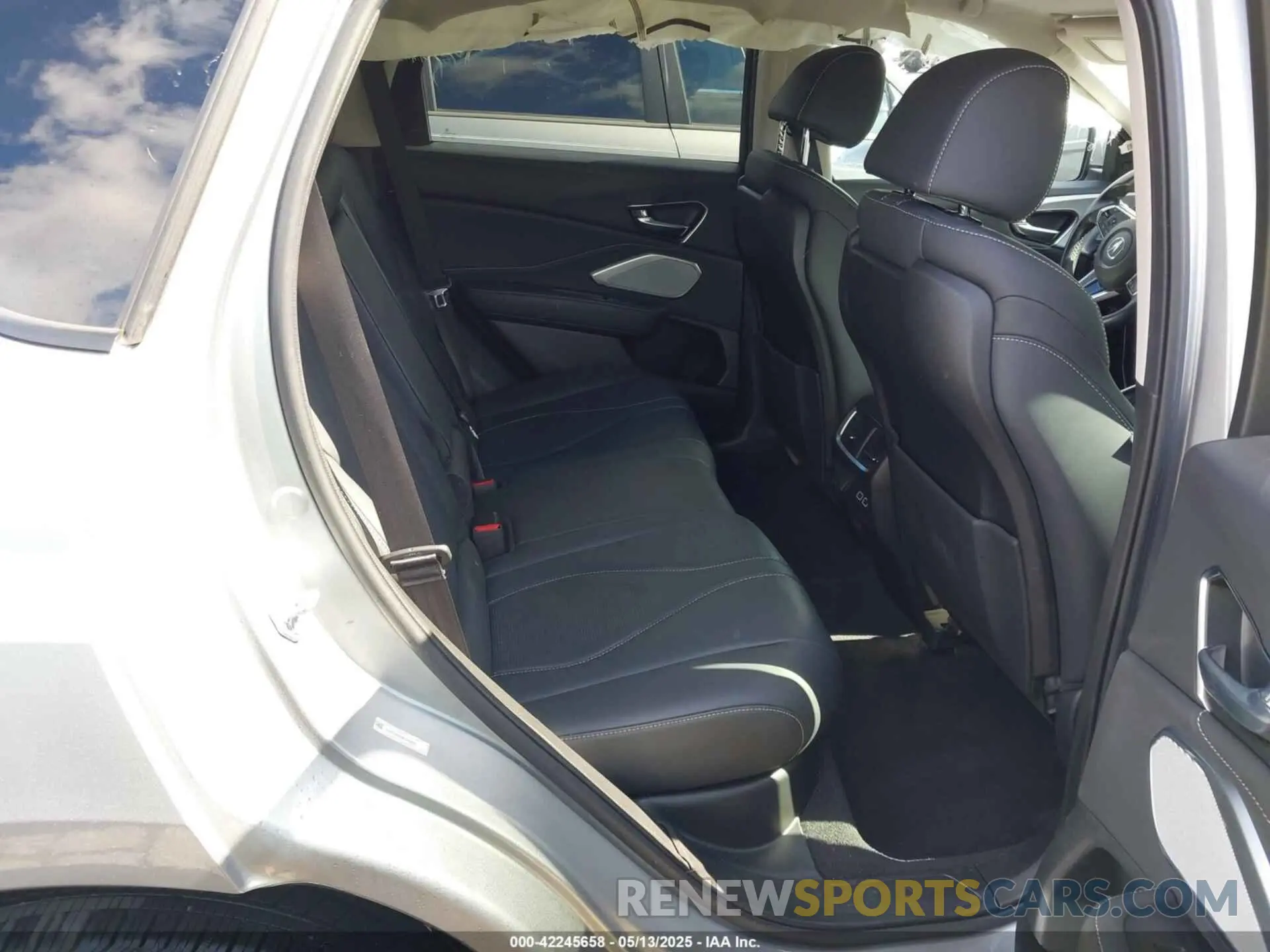 8 Photograph of a damaged car 5J8TC1H50ML010690 ACURA RDX 2021