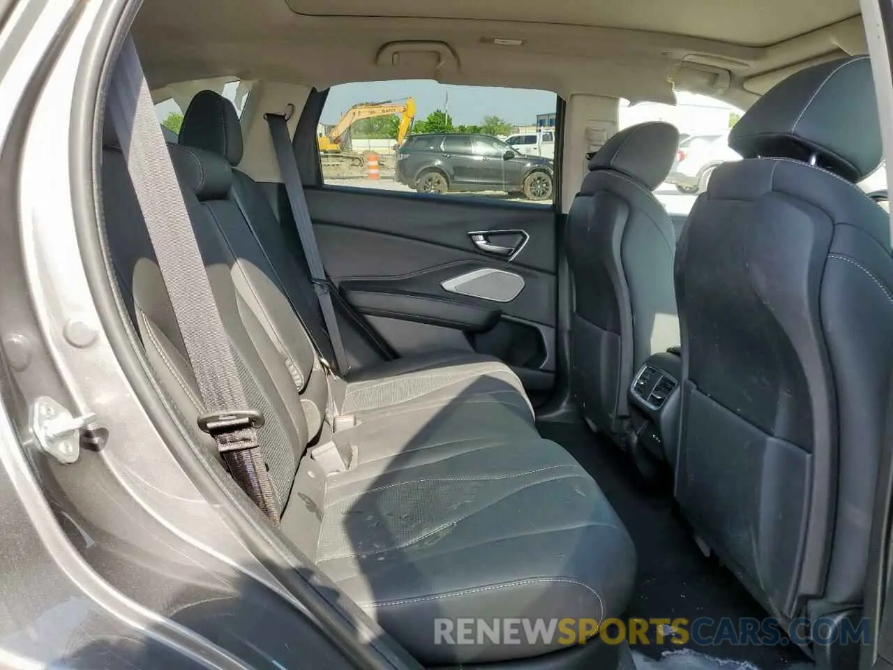11 Photograph of a damaged car 5J8TC1H59NL006218 ACURA RDX 2022
