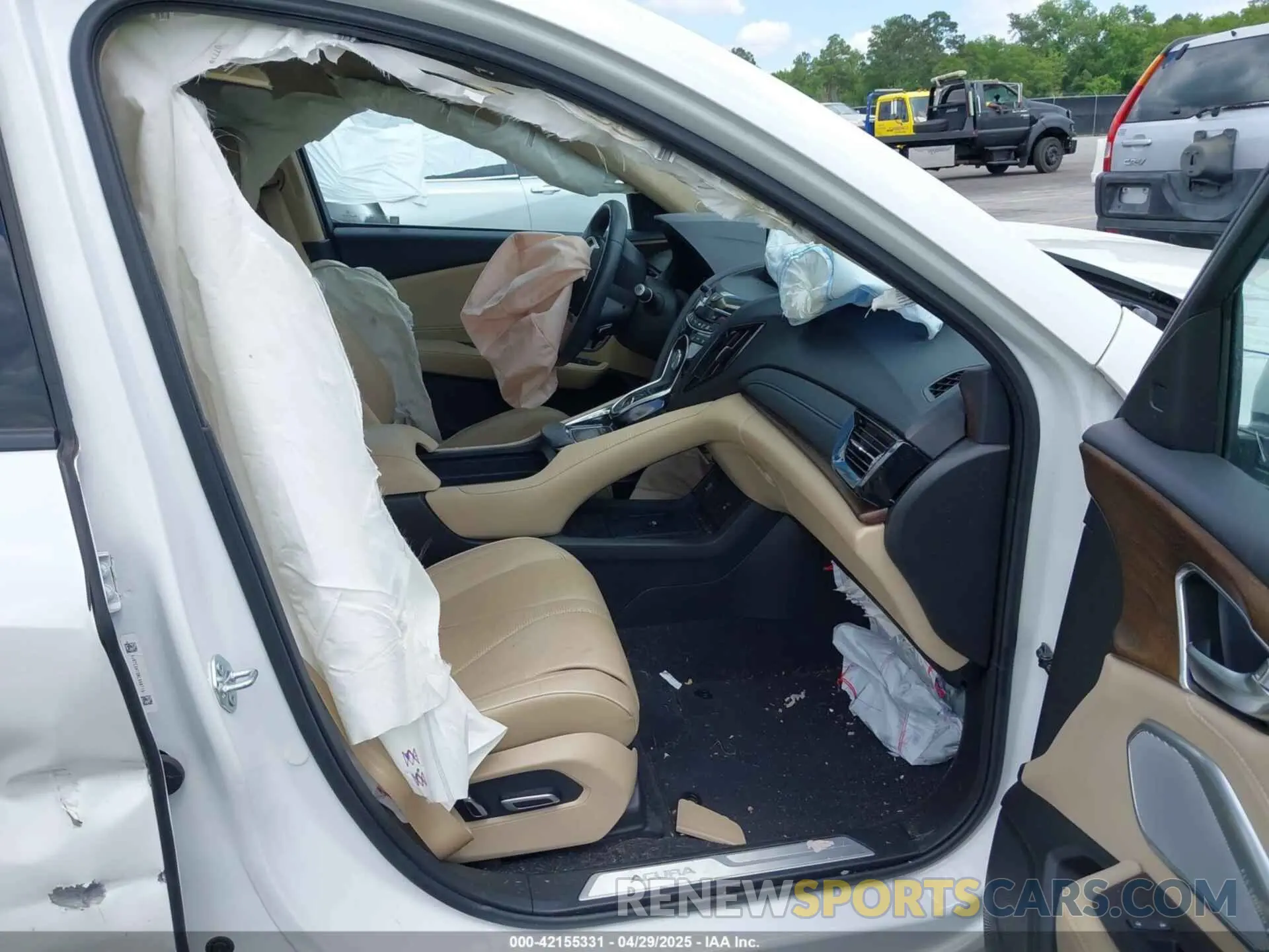 5 Photograph of a damaged car 5J8TC2H72NL009713 ACURA RDX 2022