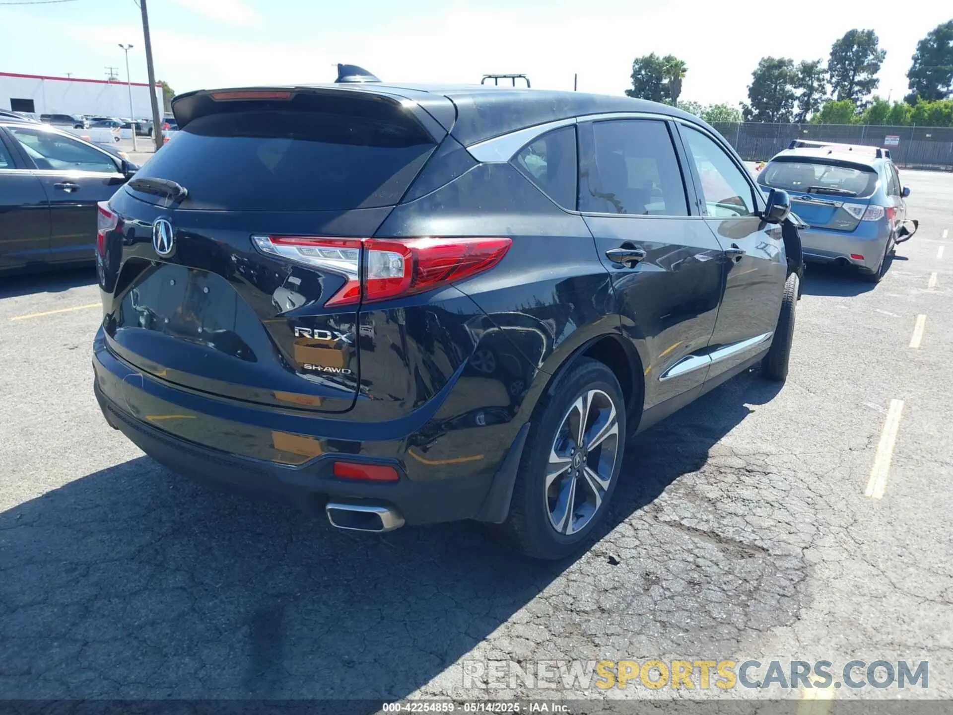 4 Photograph of a damaged car 5J8TC2H75NL014257 ACURA RDX 2022