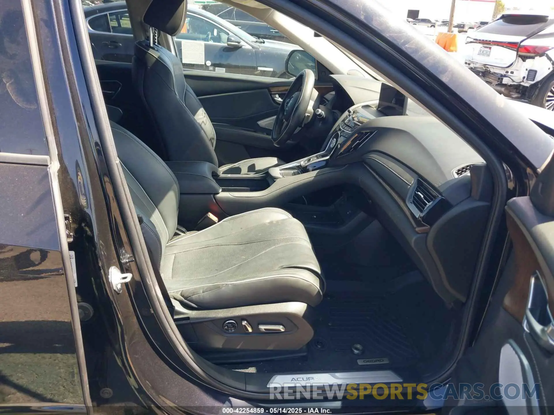 5 Photograph of a damaged car 5J8TC2H75NL014257 ACURA RDX 2022