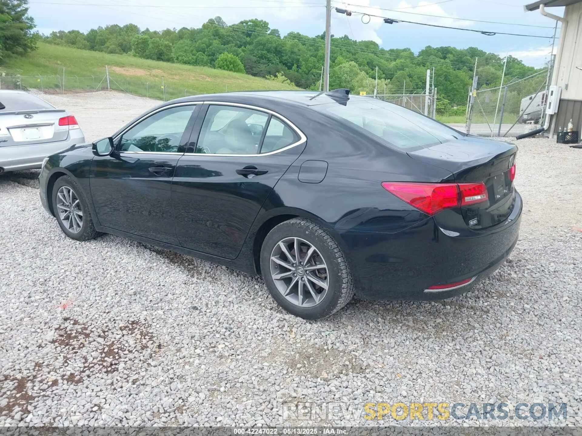 3 Фотография поврежденного автомобиля 19UUB1F53KA010492 ACURA TLX 2019