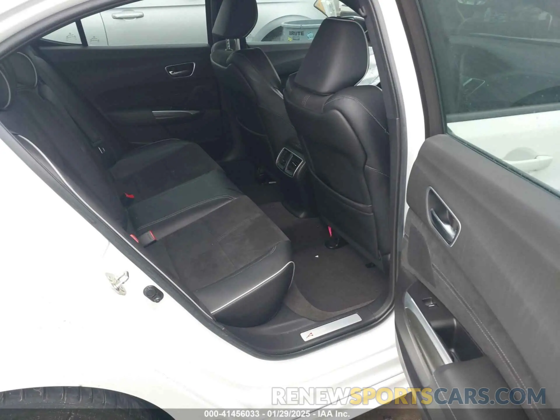 8 Фотография поврежденного автомобиля 19UUB1F63KA009058 ACURA TLX 2019