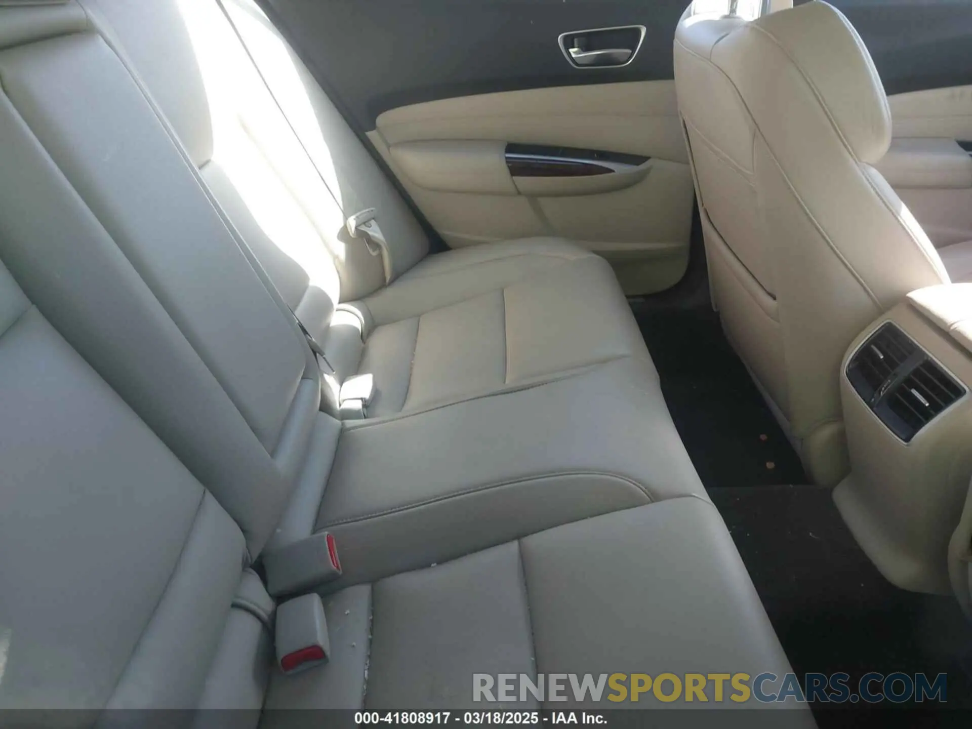 8 Фотография поврежденного автомобиля 19UUB2F33KA003854 ACURA TLX 2019