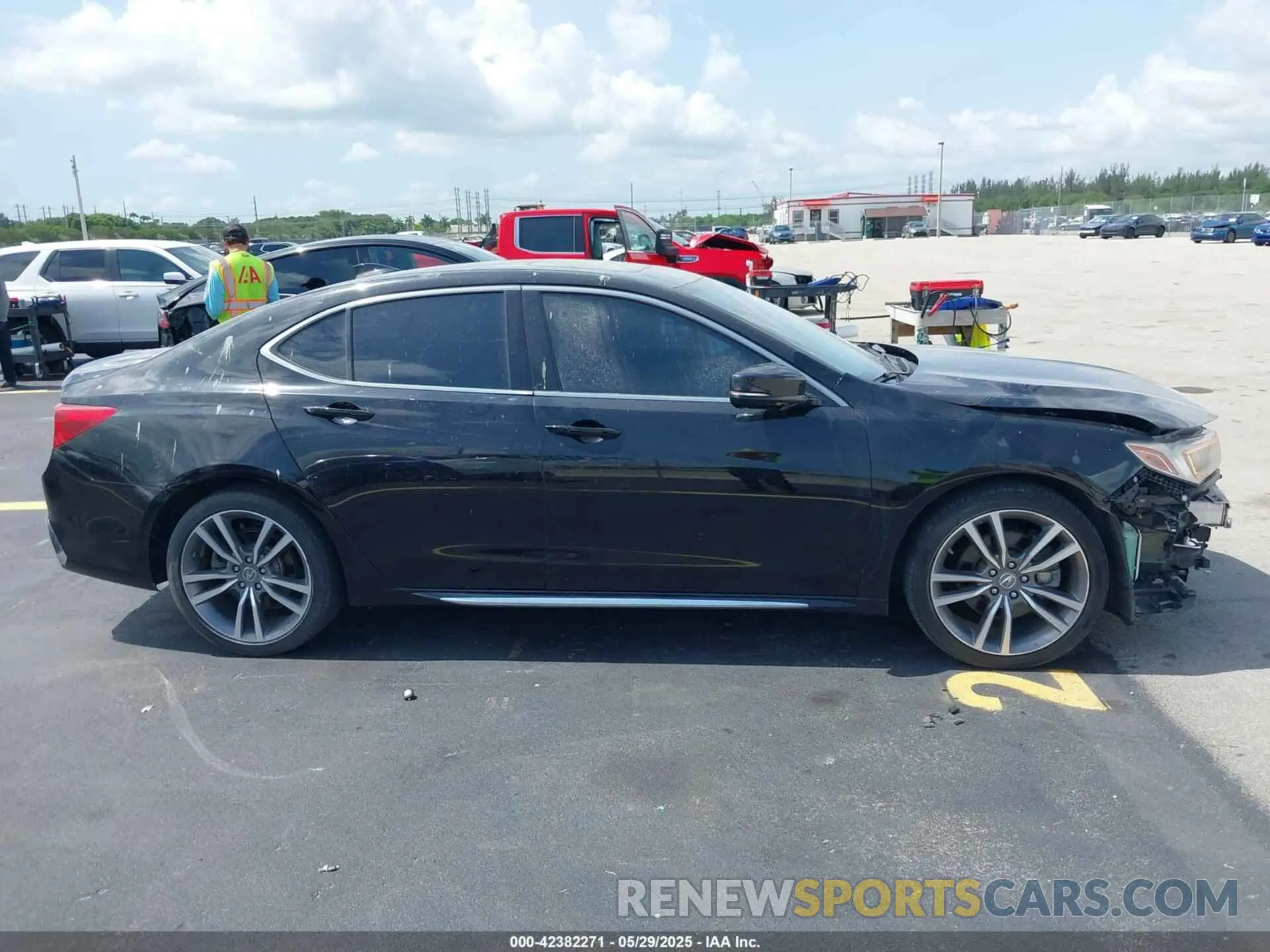 14 Фотография поврежденного автомобиля 19UUB2F43KA010490 ACURA TLX 2019