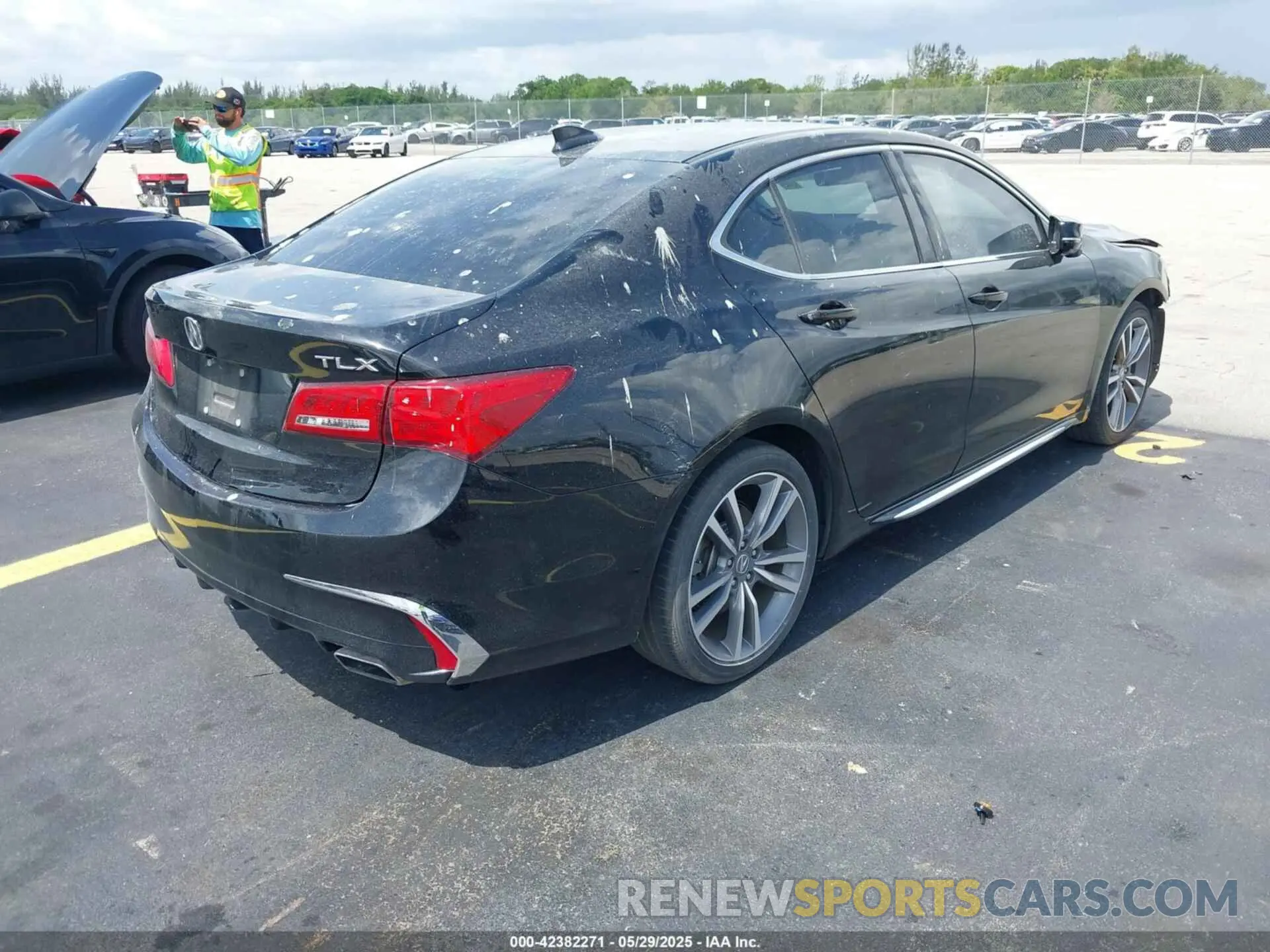 4 Фотография поврежденного автомобиля 19UUB2F43KA010490 ACURA TLX 2019