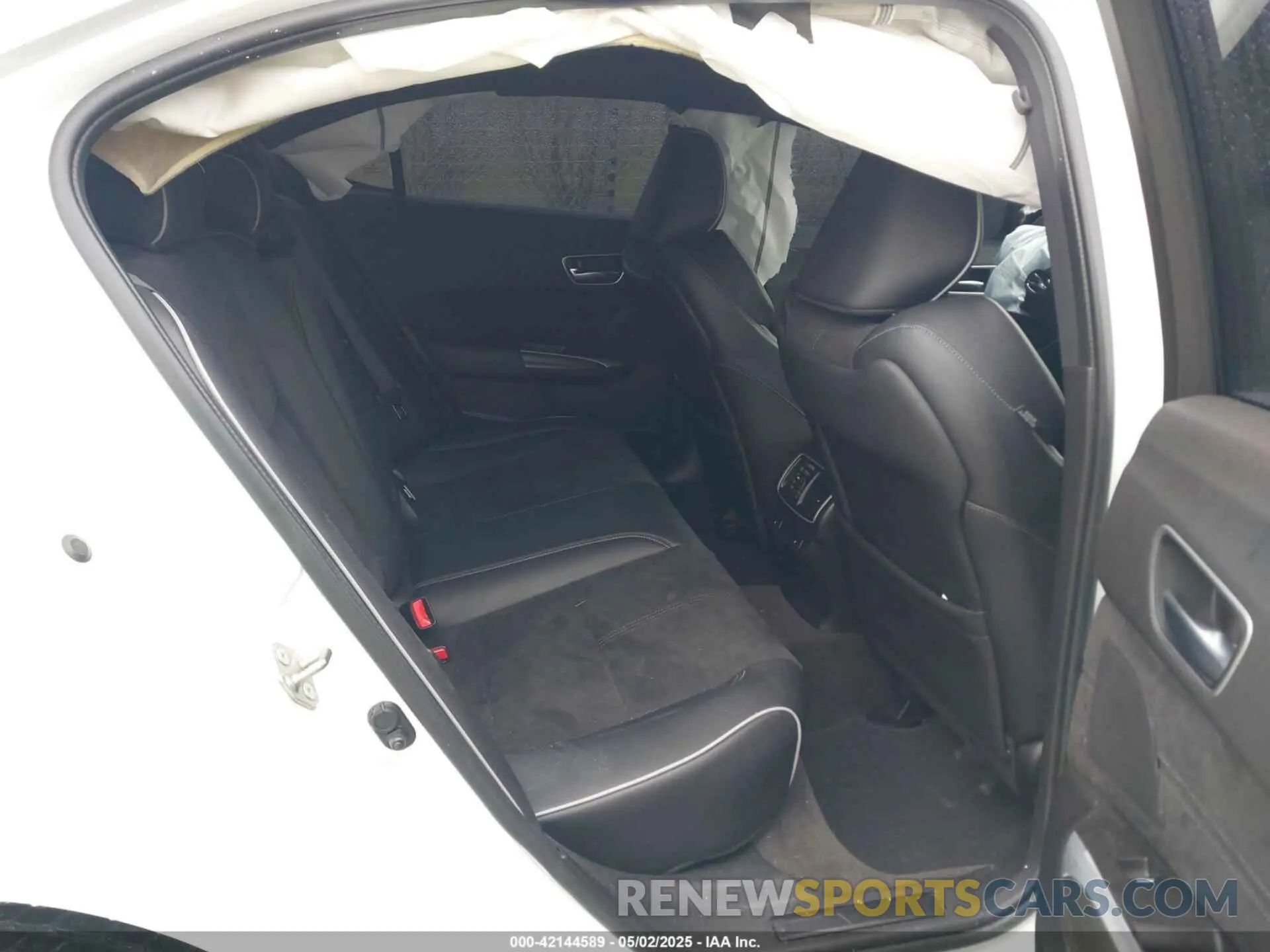 8 Photograph of a damaged car 19UUB3F63KA800671 ACURA TLX 2019
