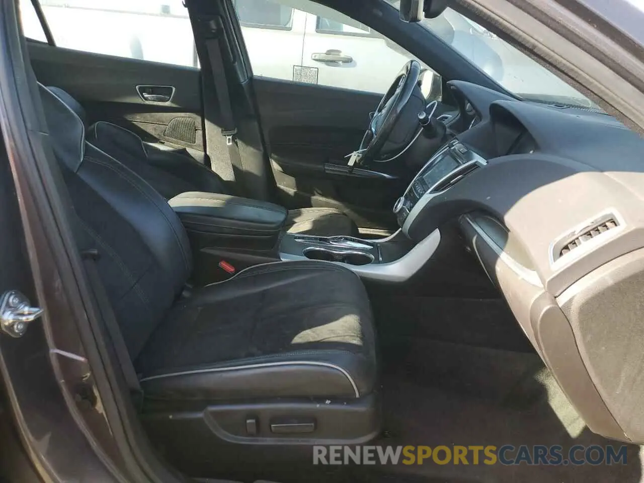 7 Photograph of a damaged car 19UUB3F66KA000561 ACURA TLX 2019