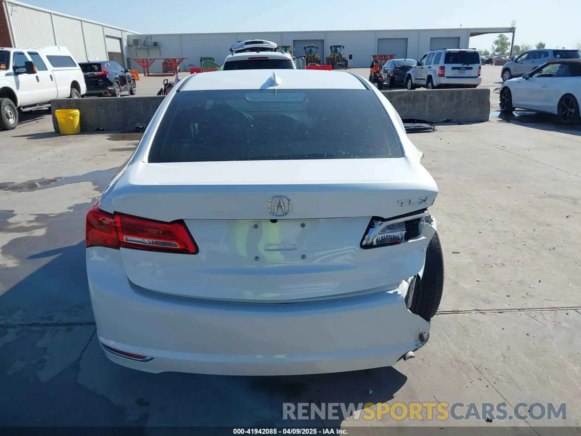 16 Фотография поврежденного автомобиля 19UUB1F32LA011682 ACURA TLX 2020