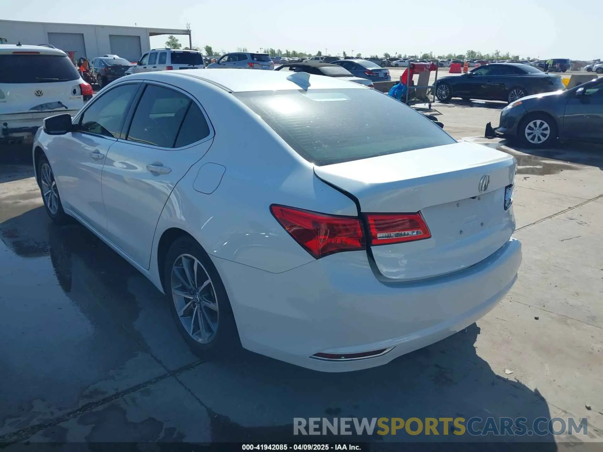 3 Фотография поврежденного автомобиля 19UUB1F32LA011682 ACURA TLX 2020