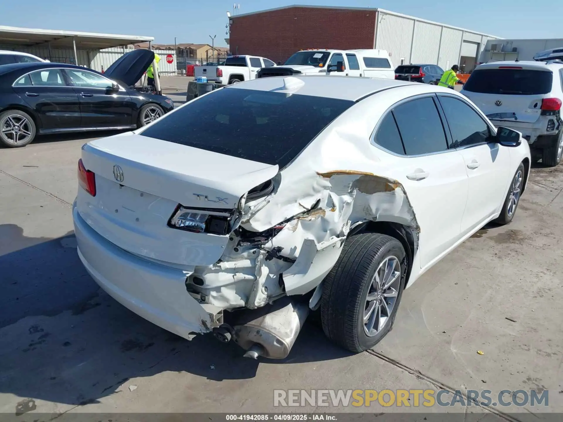 4 Фотография поврежденного автомобиля 19UUB1F32LA011682 ACURA TLX 2020