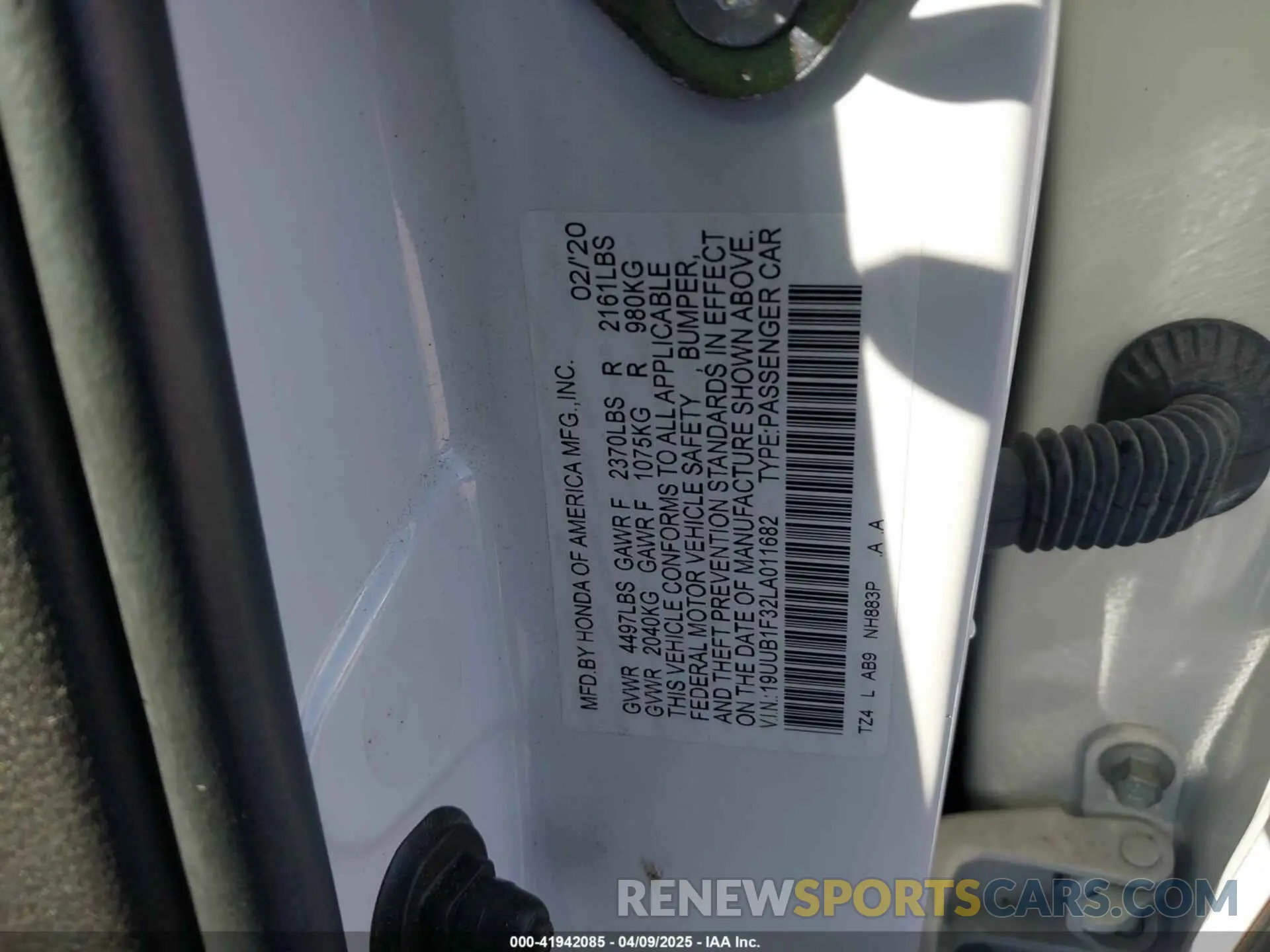 9 Фотография поврежденного автомобиля 19UUB1F32LA011682 ACURA TLX 2020