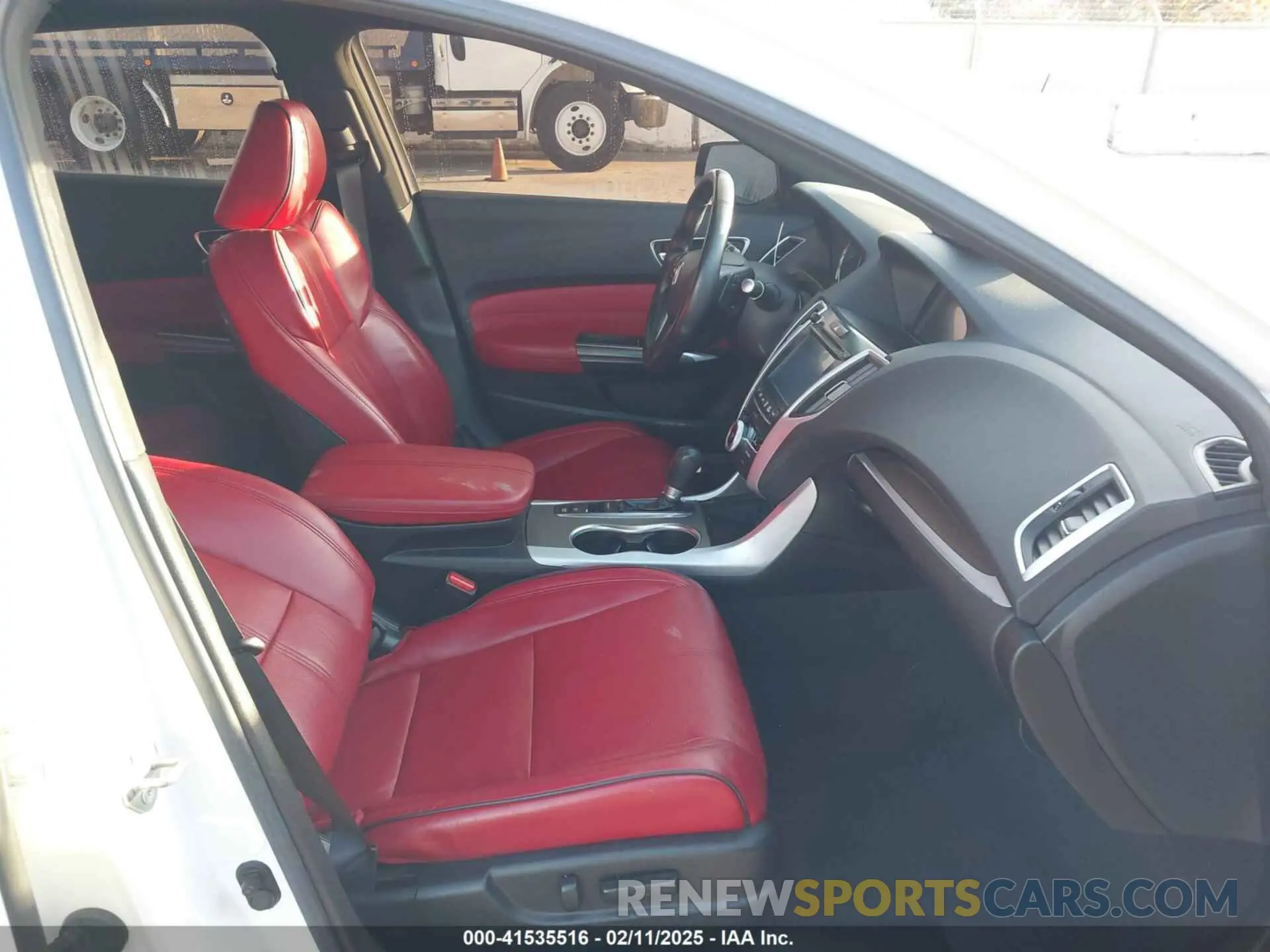 5 Photograph of a damaged car 19UUB1F60LA009391 ACURA TLX 2020