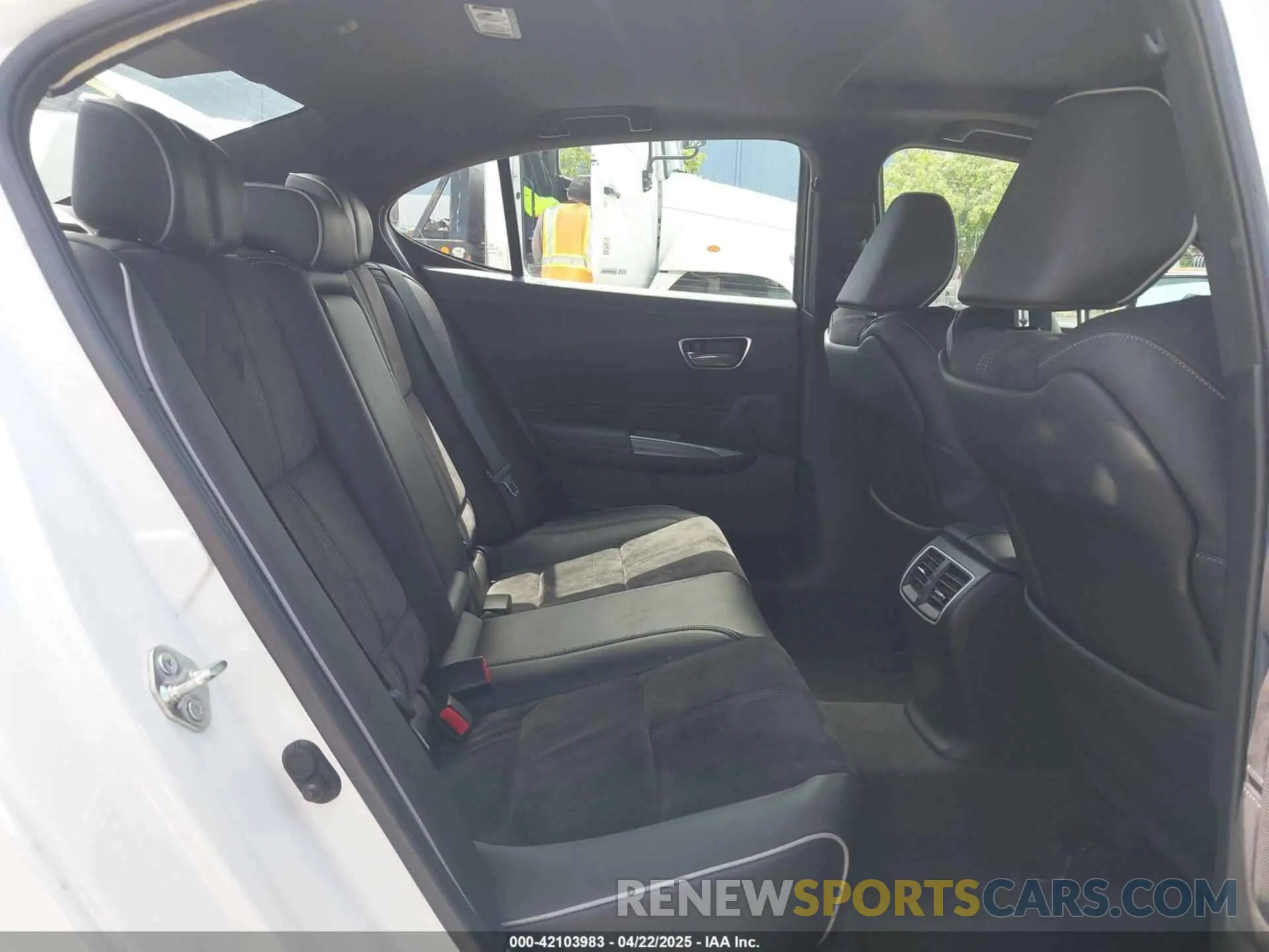8 Фотография поврежденного автомобиля 19UUB1F62LA008629 ACURA TLX 2020