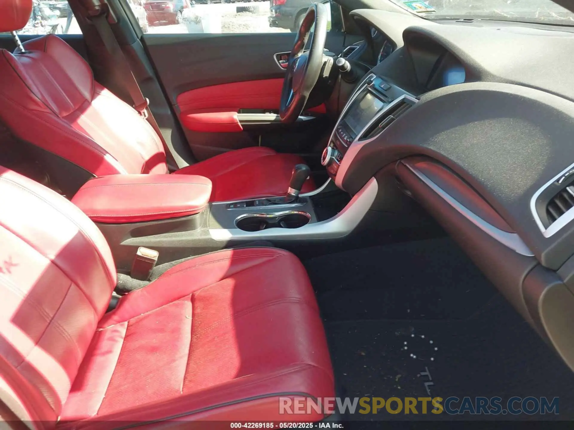 5 Photograph of a damaged car 19UUB1F64LA009815 ACURA TLX 2020