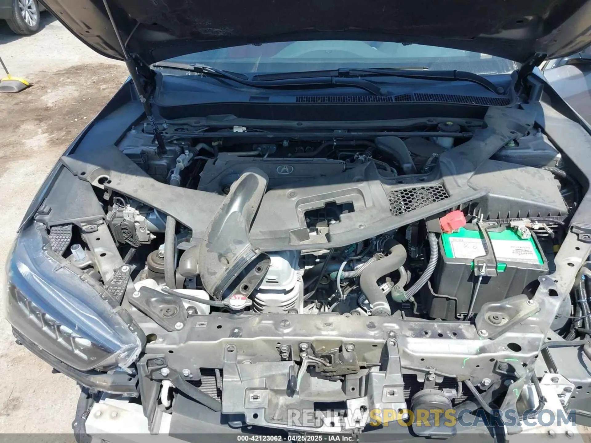 10 Фотография поврежденного автомобиля 19UUB1F66LA000520 ACURA TLX 2020
