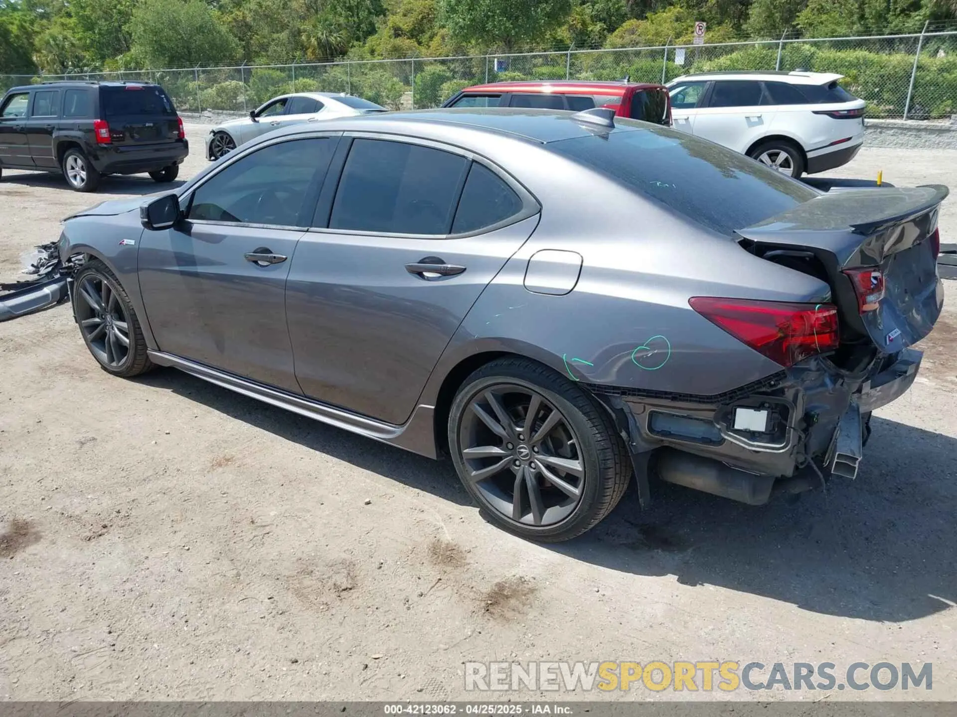 3 Фотография поврежденного автомобиля 19UUB1F66LA000520 ACURA TLX 2020