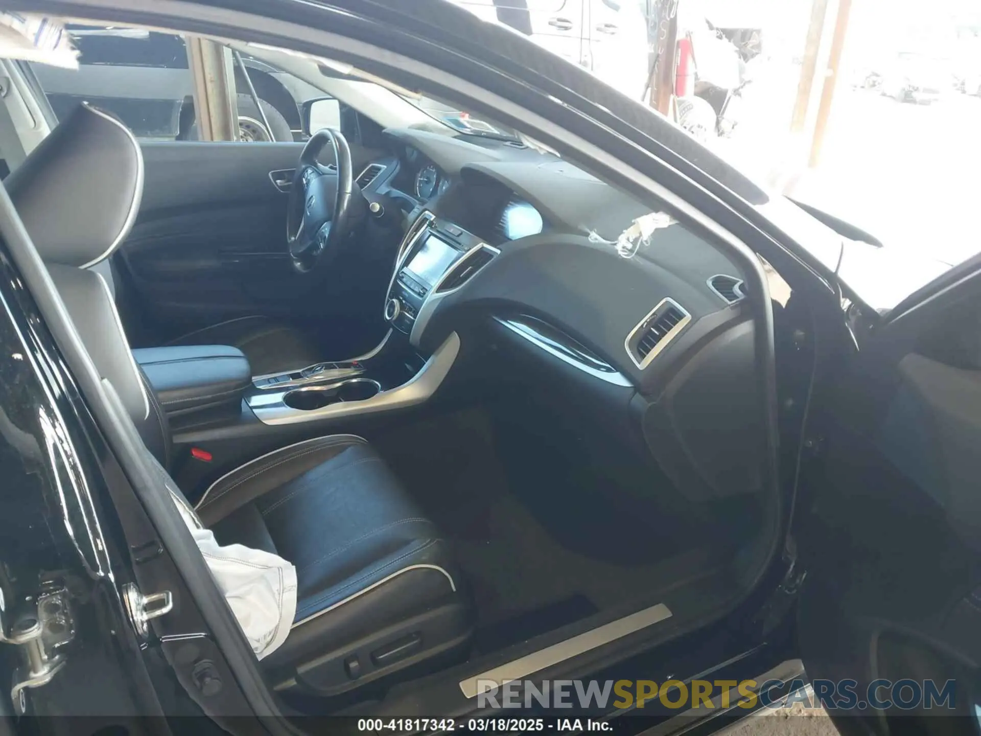 5 Photograph of a damaged car 19UUB2F41LA005077 ACURA TLX 2020