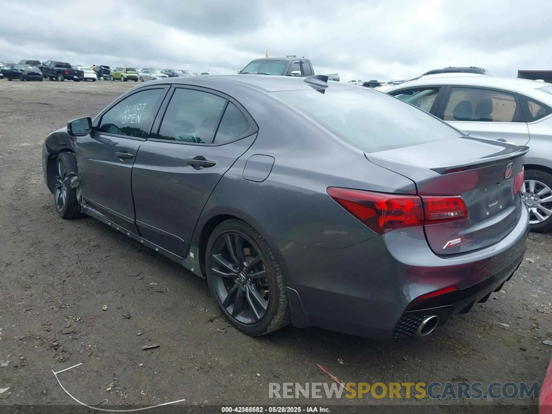3 Фотография поврежденного автомобиля 19UUB2F64LA005351 ACURA TLX 2020