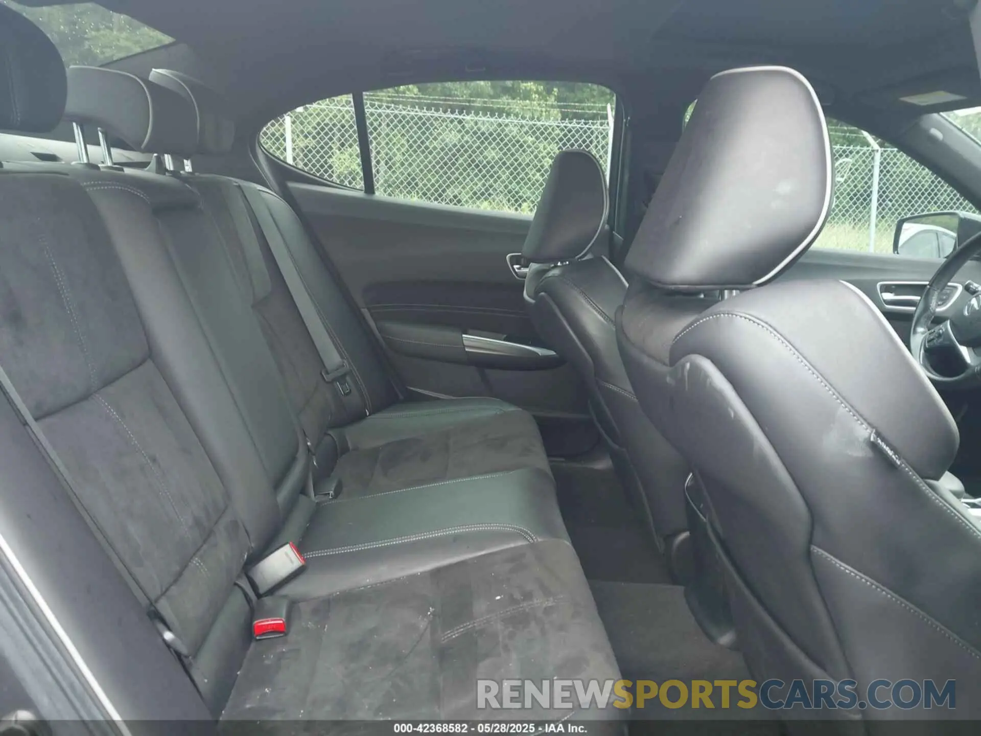 8 Фотография поврежденного автомобиля 19UUB2F64LA005351 ACURA TLX 2020