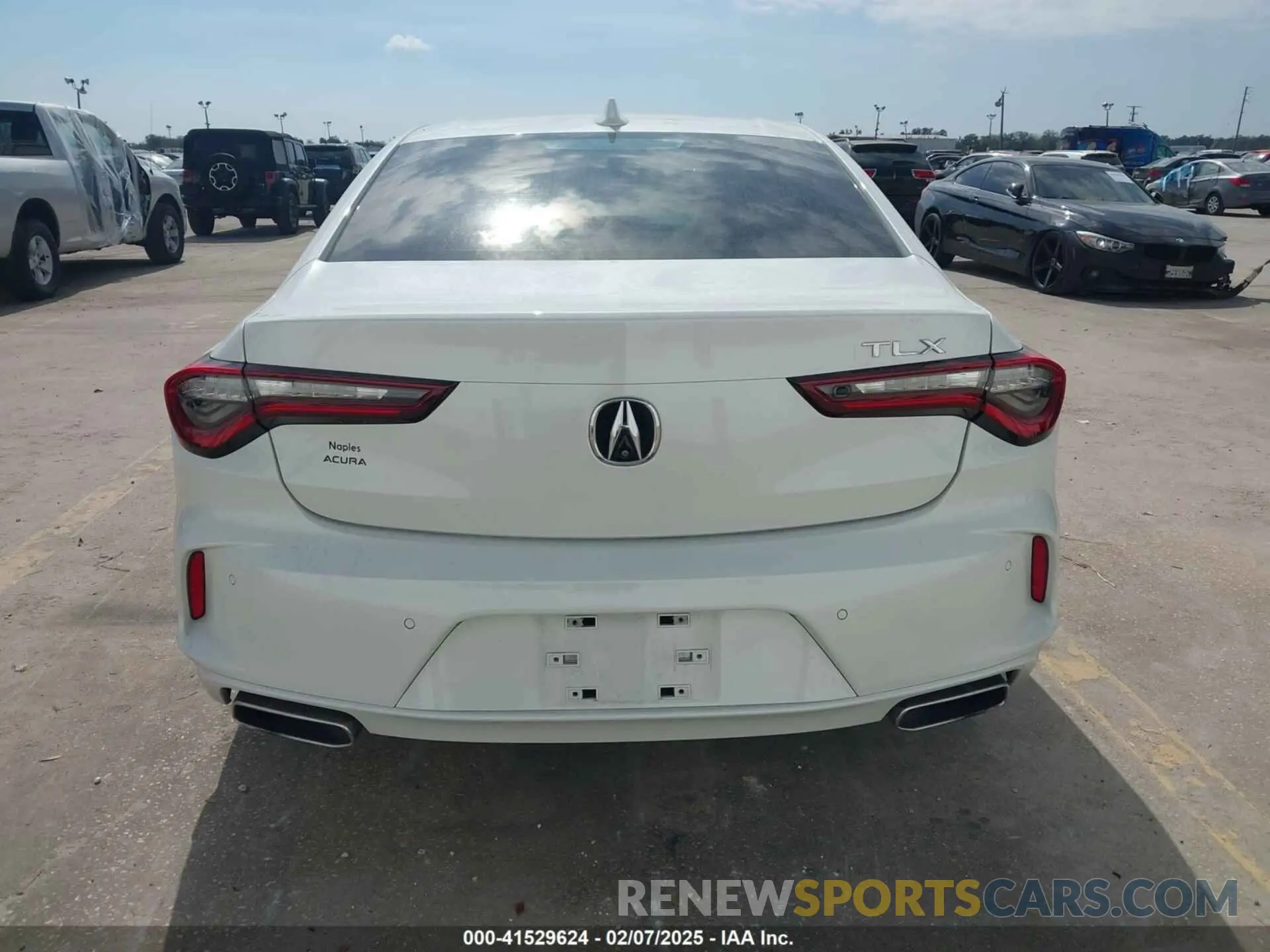 17 Фотография поврежденного автомобиля 19UUB5F63MA002895 ACURA TLX 2021