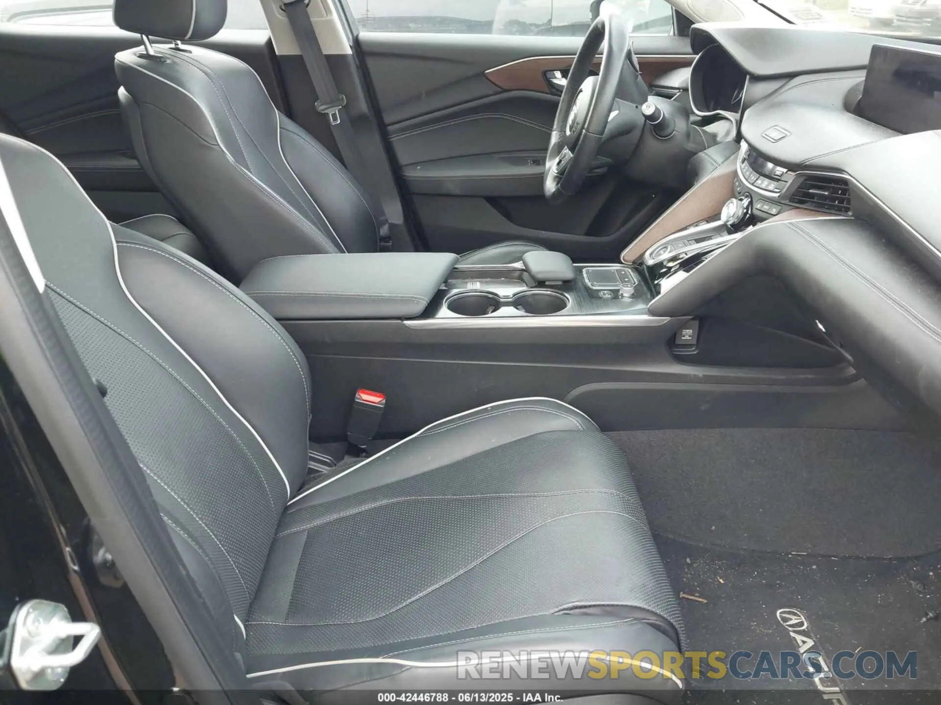 5 Photograph of a damaged car 19UUB5F66MA008819 ACURA TLX 2021