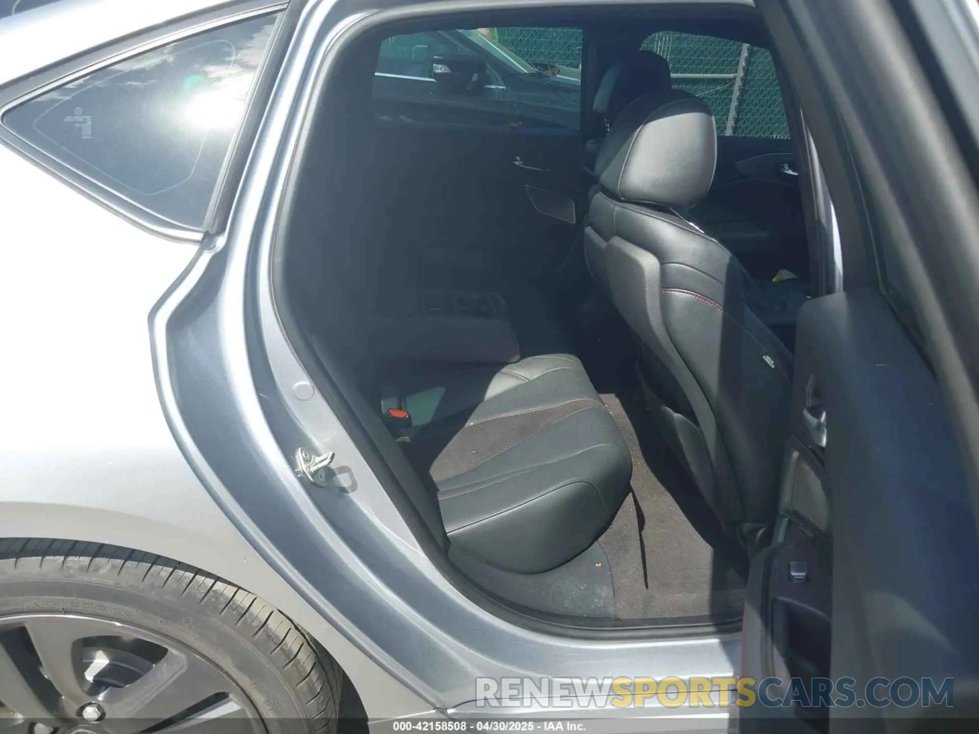 8 Photograph of a damaged car 19UUB6F53MA003252 ACURA TLX 2021