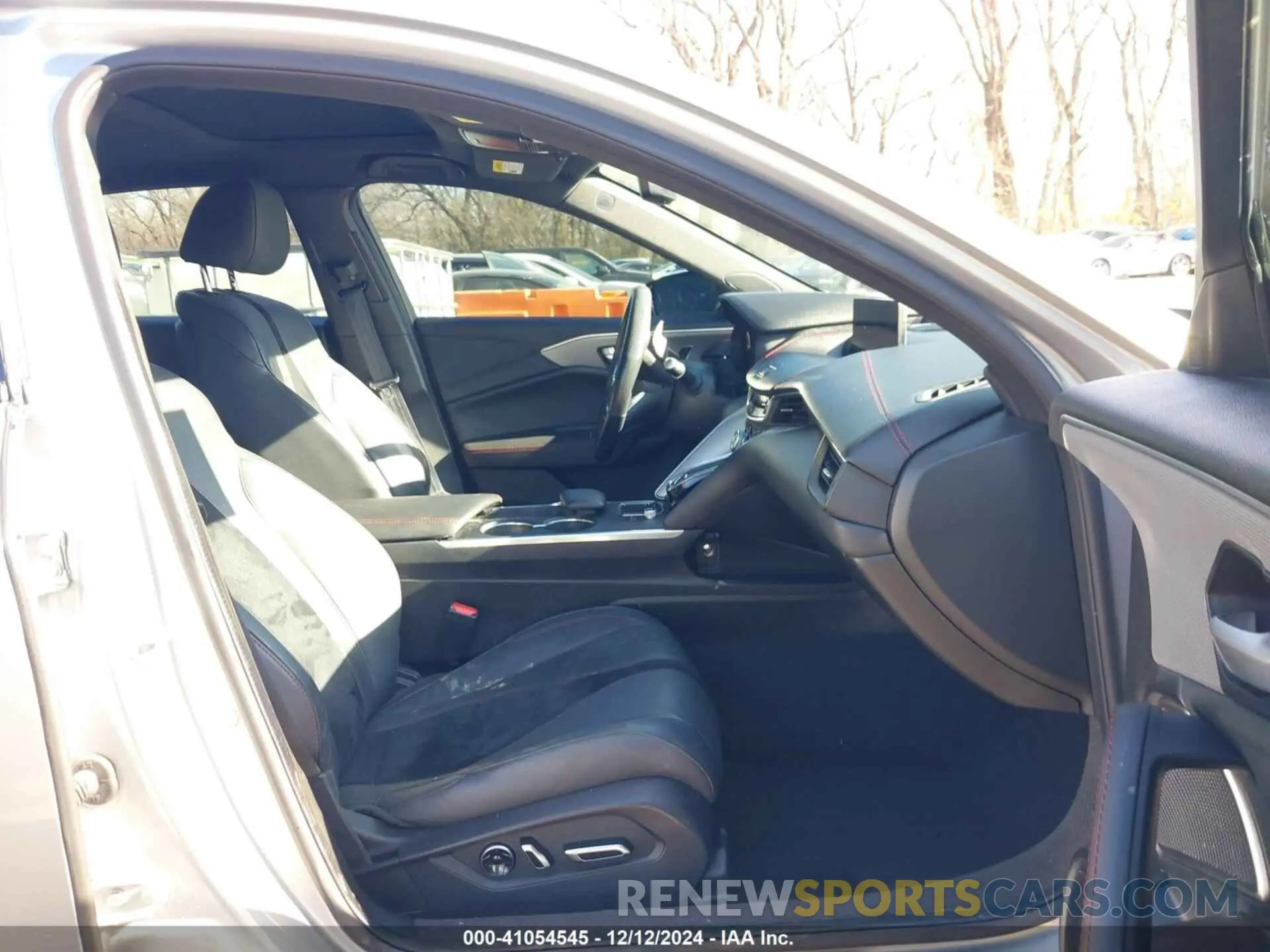 5 Photograph of a damaged car 19UUB6F56MA012043 ACURA TLX 2021