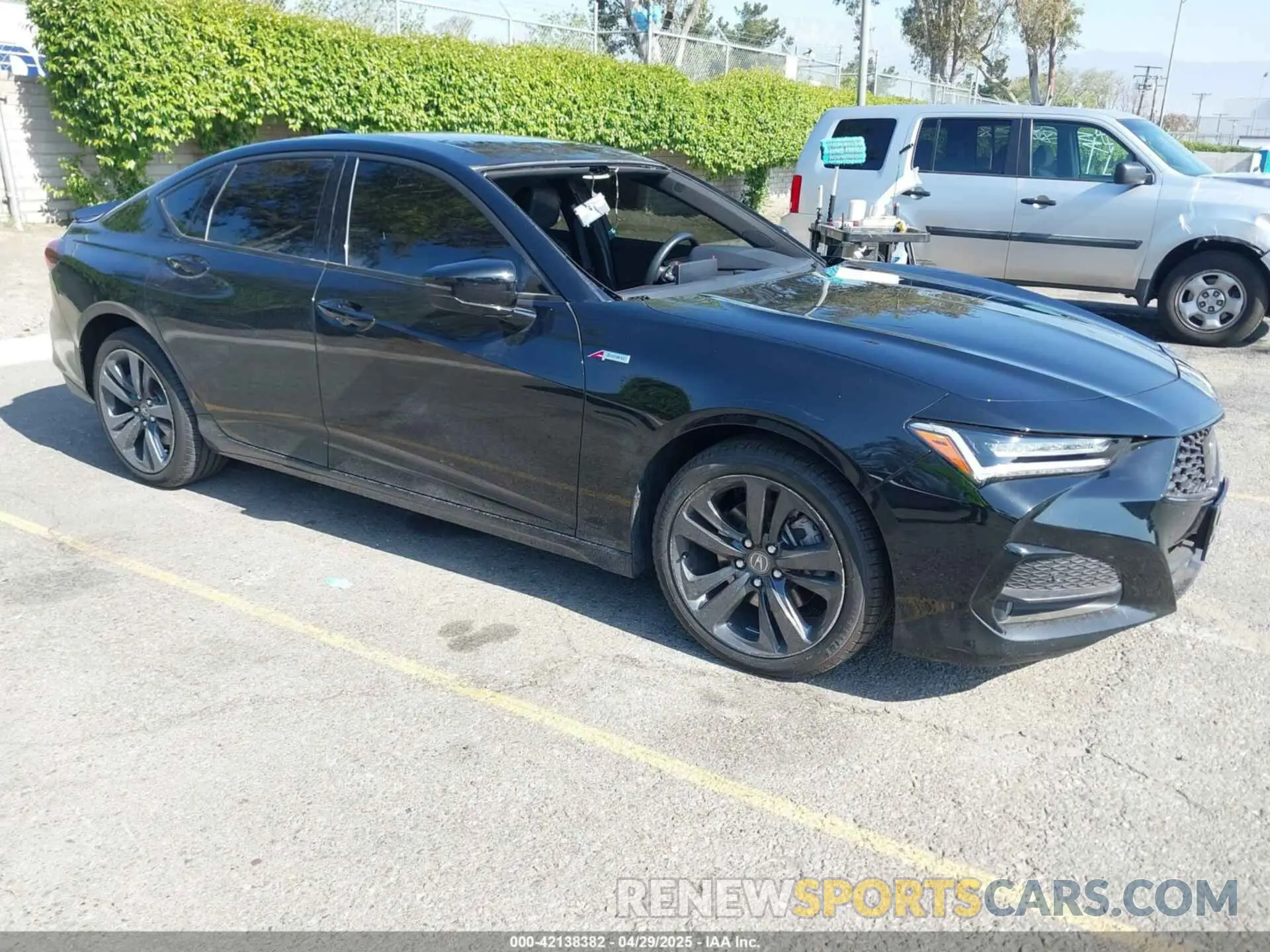 1 Photograph of a damaged car 19UUB6F58MA009600 ACURA TLX 2021