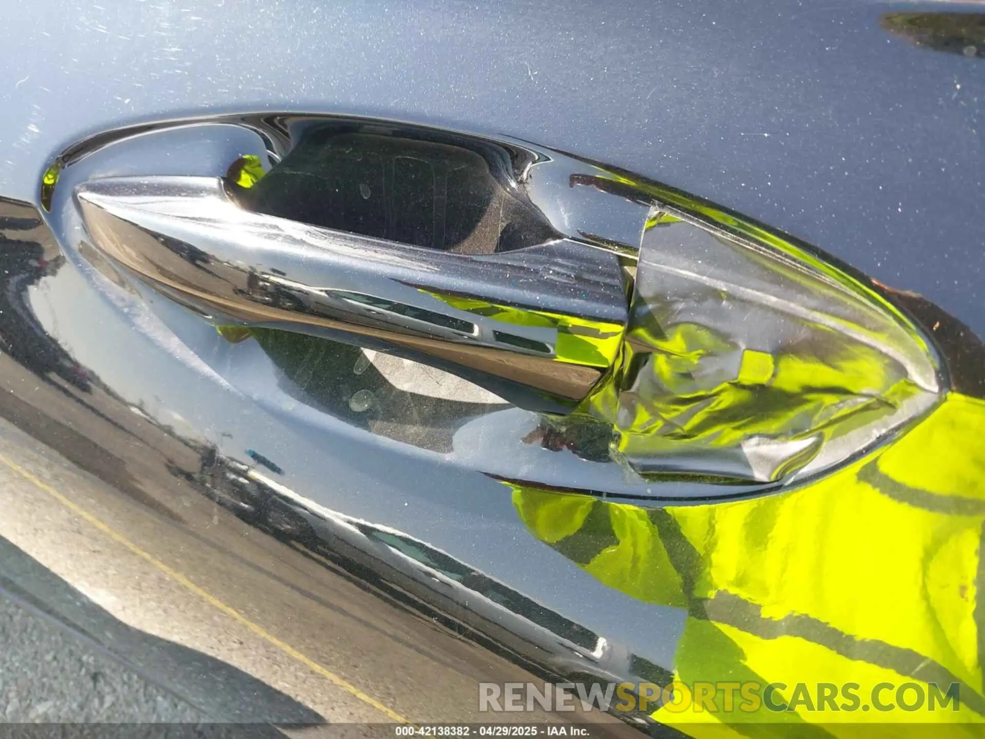 18 Photograph of a damaged car 19UUB6F58MA009600 ACURA TLX 2021