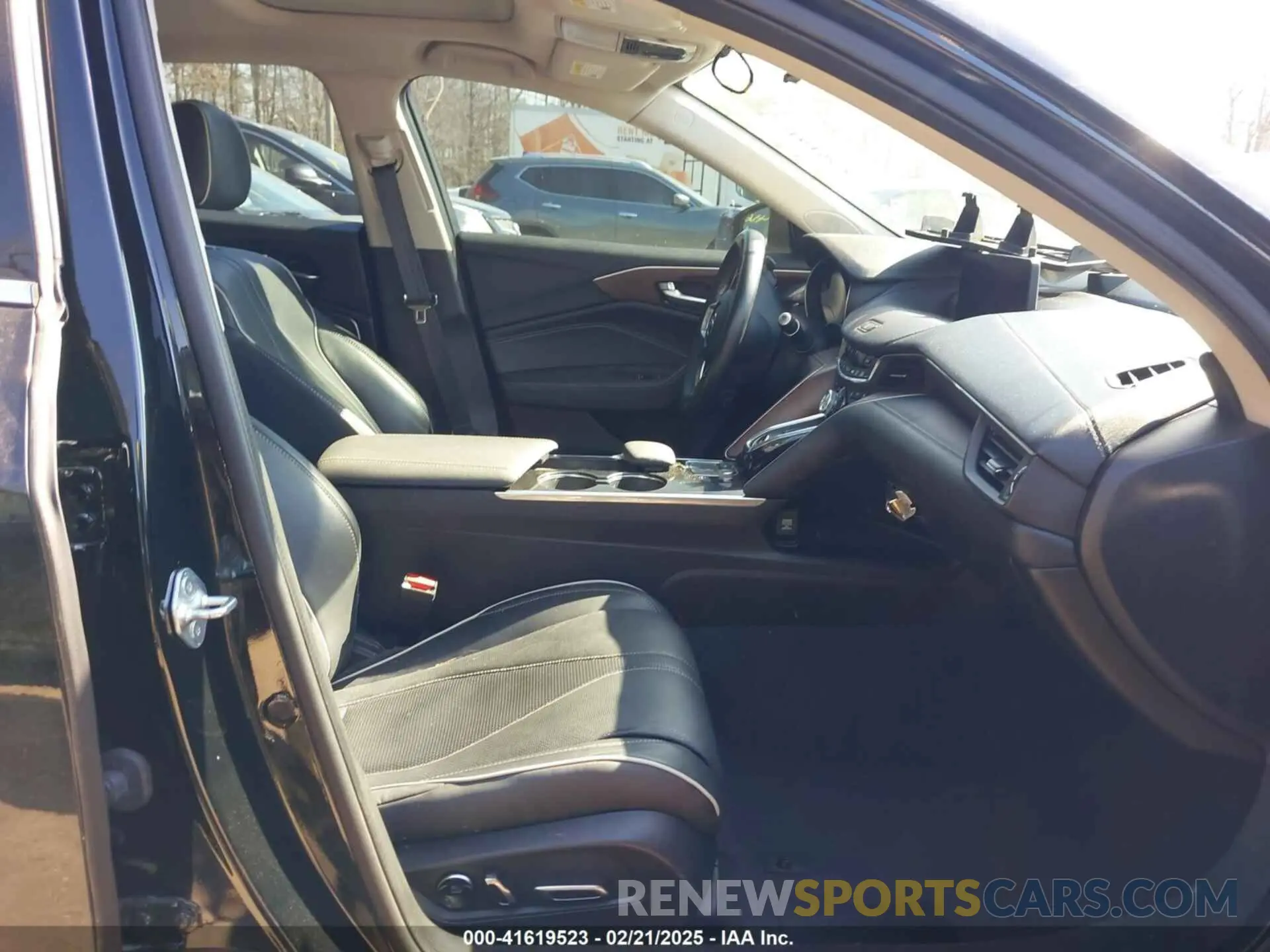 5 Photograph of a damaged car 19UUB6F60MA004240 ACURA TLX 2021