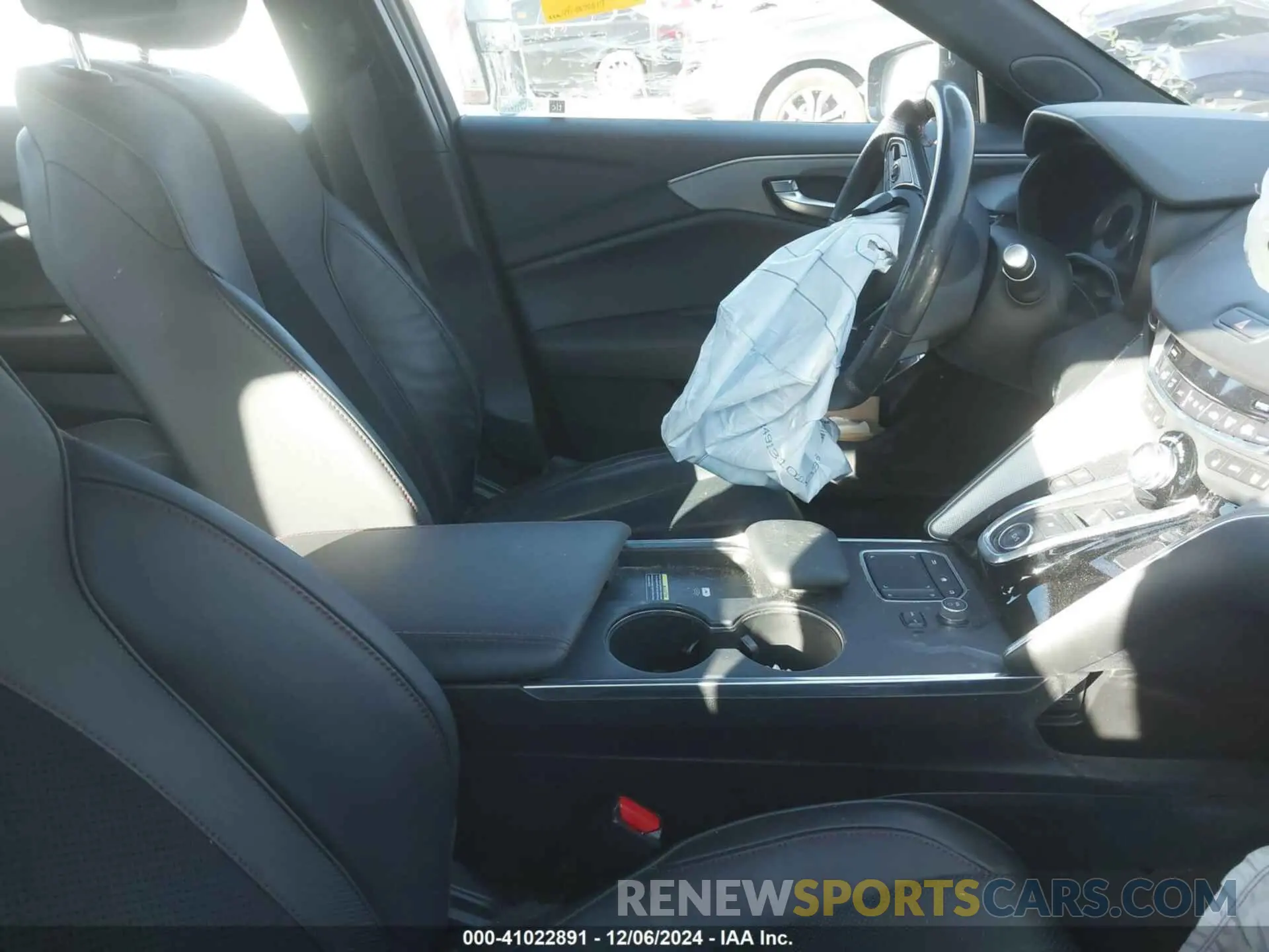5 Photograph of a damaged car 19UUB6F52NA003485 ACURA TLX 2022