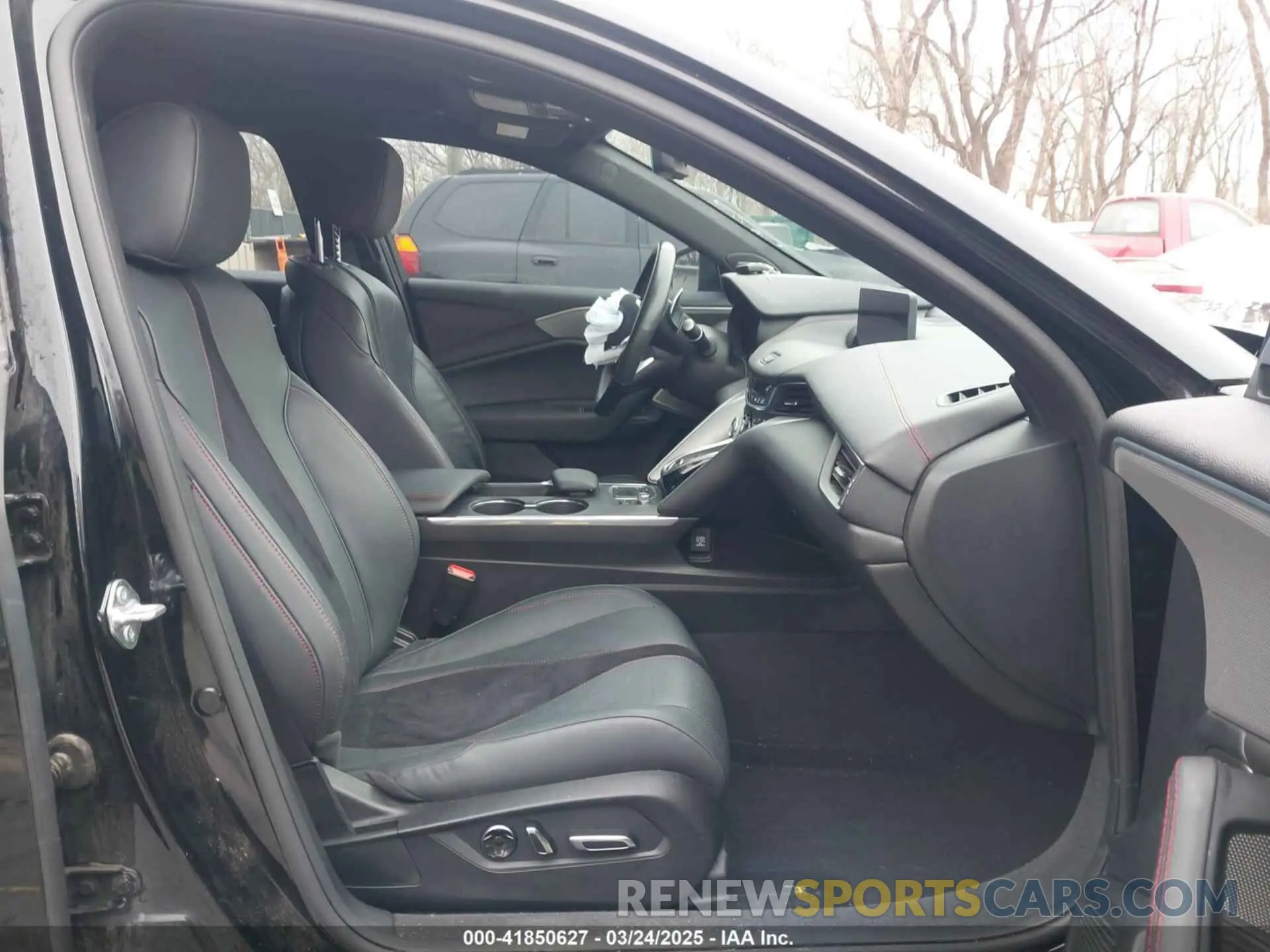 5 Photograph of a damaged car 19UUB6F5XNA002178 ACURA TLX 2022