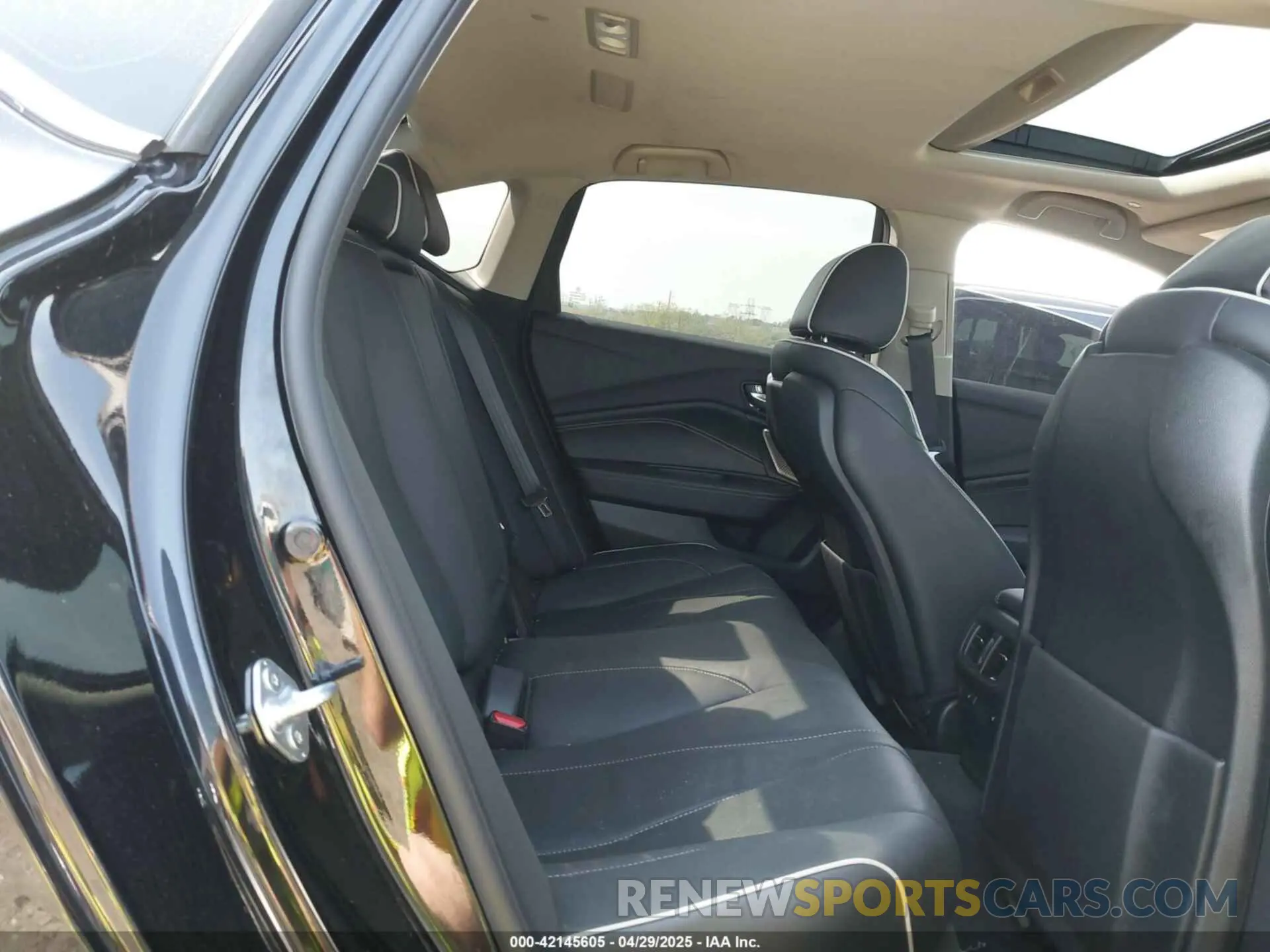 8 Фотография поврежденного автомобиля 19UUB6F60PA004582 ACURA TLX 2023