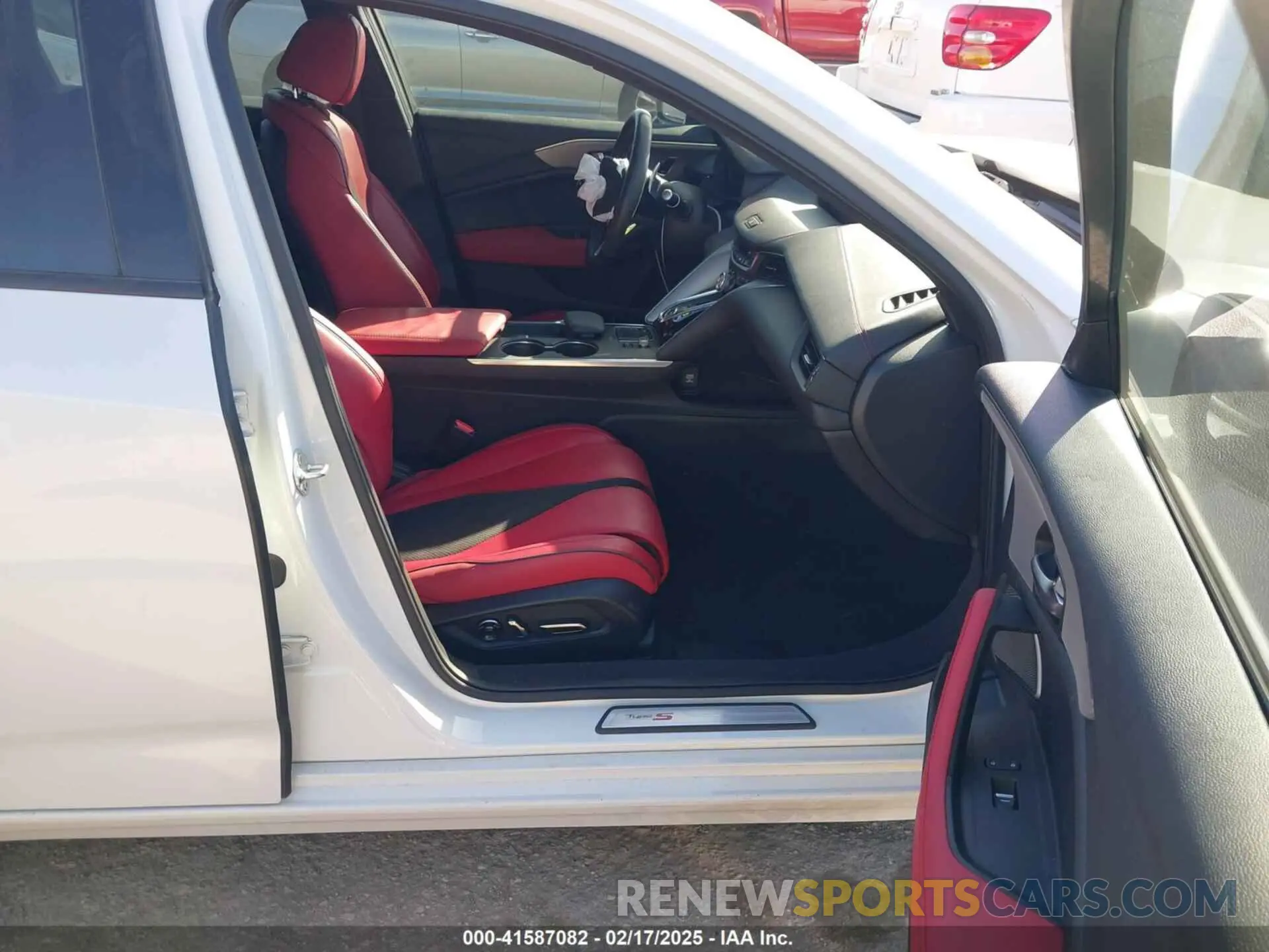 5 Photograph of a damaged car 19UUB7F95PA002536 ACURA TLX 2023