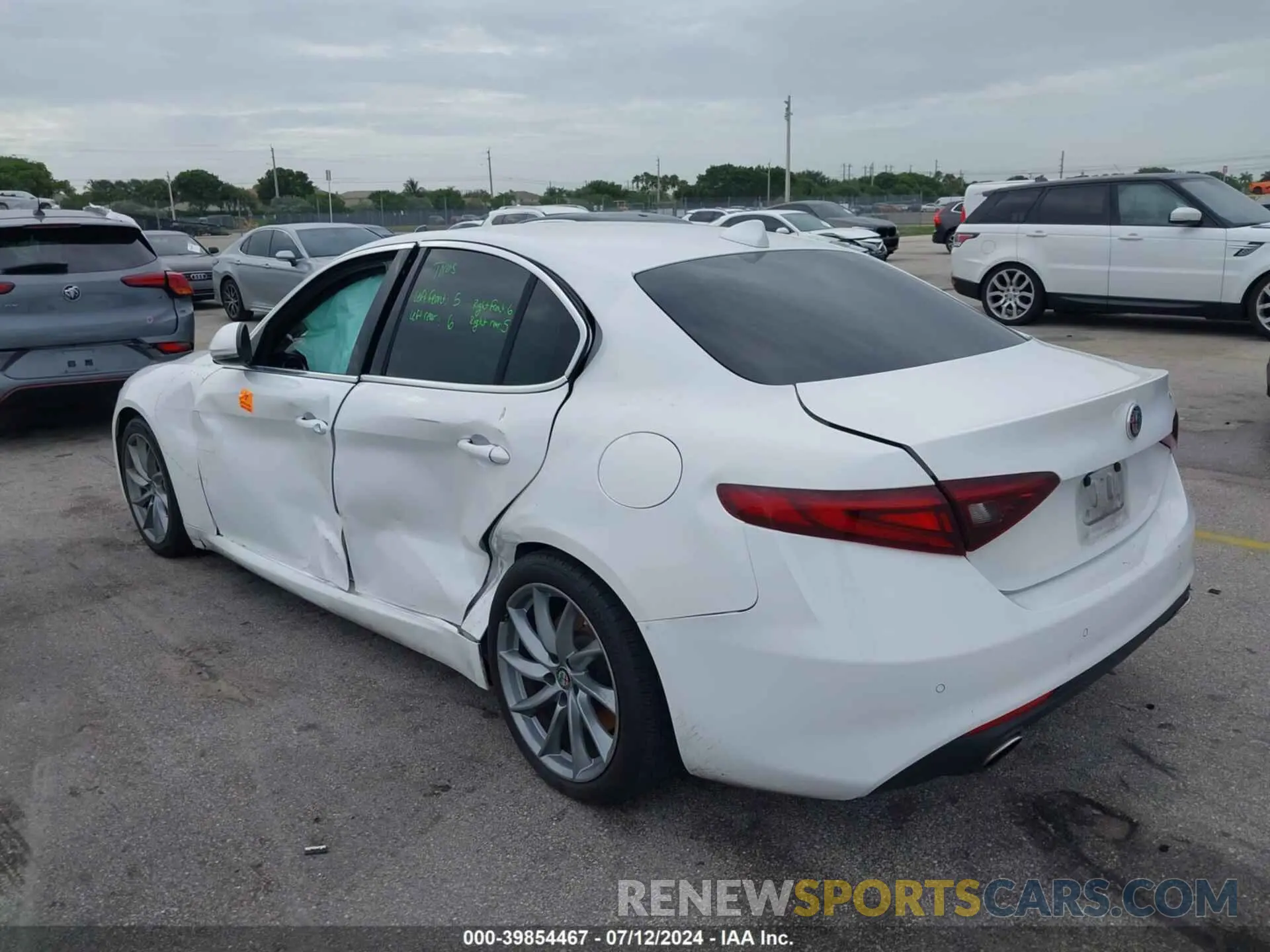 3 Photograph of a damaged car ZARFAMAN2K7598133 ALFA ROMEO GIULIA 2019