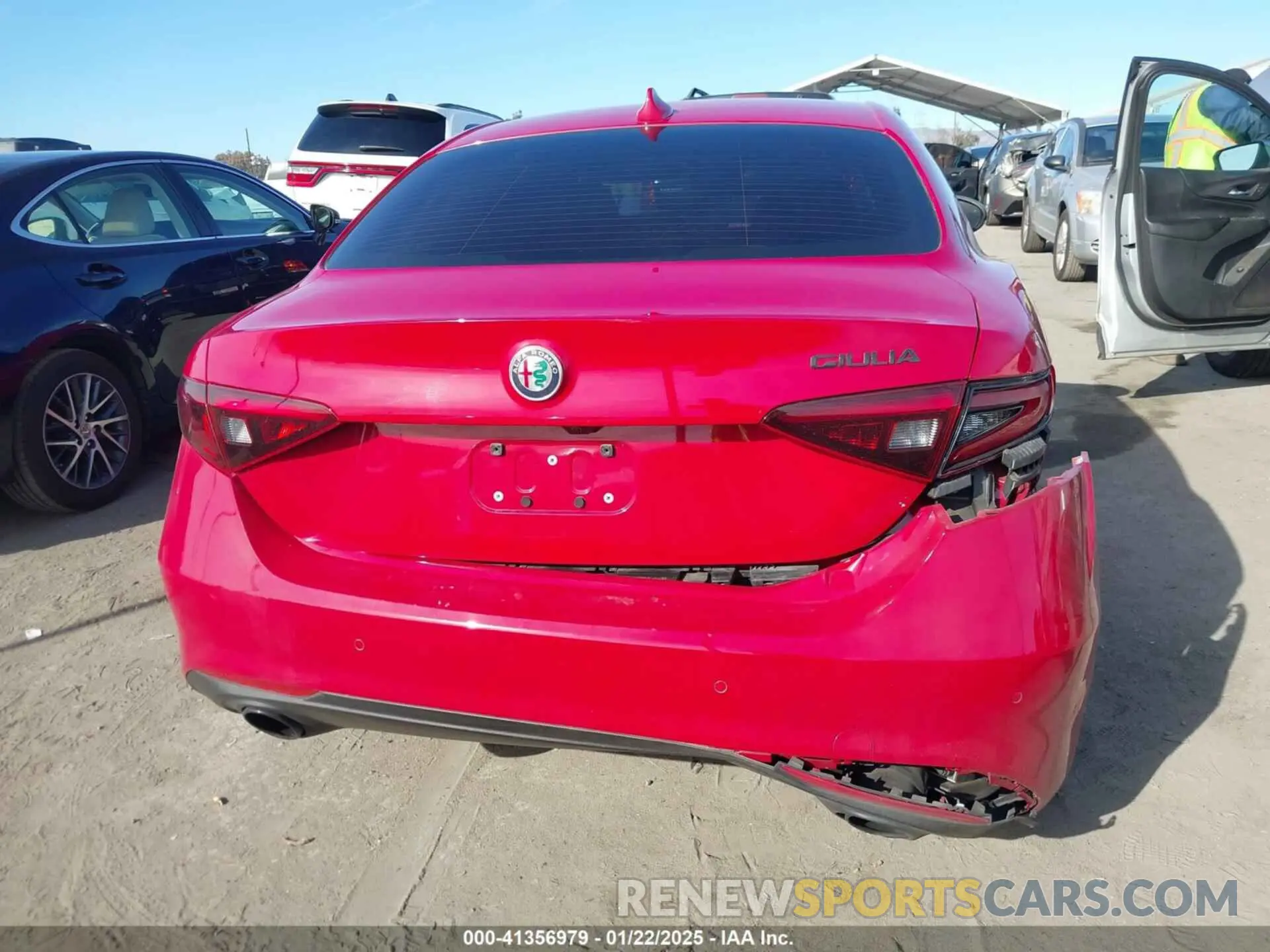 16 Photograph of a damaged car ZARFAMAN3L7636390 ALFA ROMEO GIULIA 2020