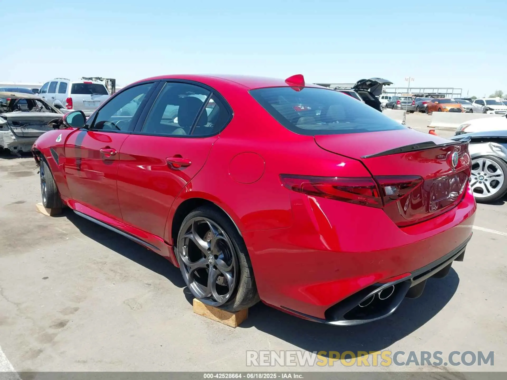 3 Photograph of a damaged car ZARFAMEV2M7644718 ALFA ROMEO GIULIA 2021