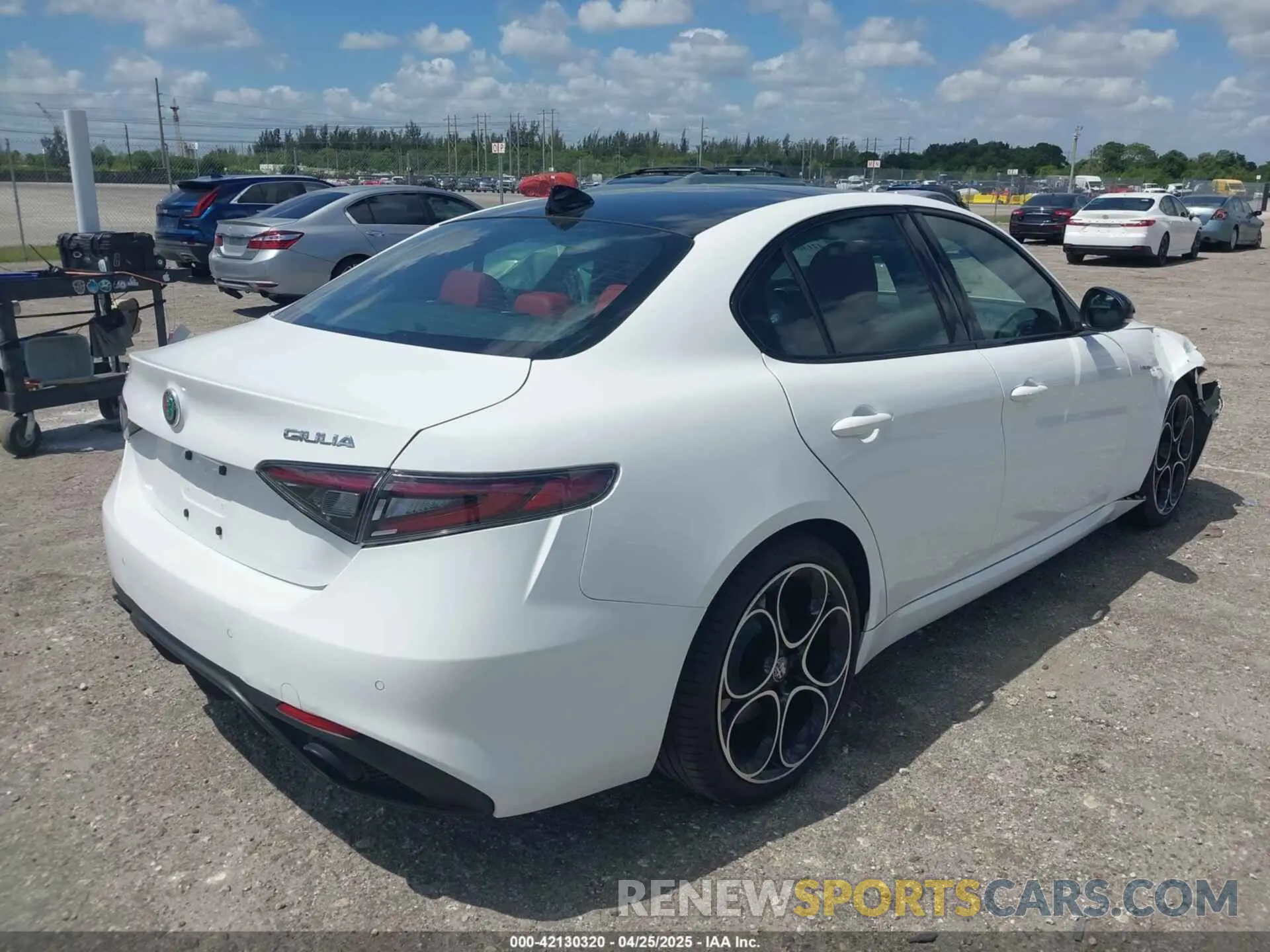 4 Photograph of a damaged car ZARFAMBN8R7679971 ALFA ROMEO GIULIA 2024