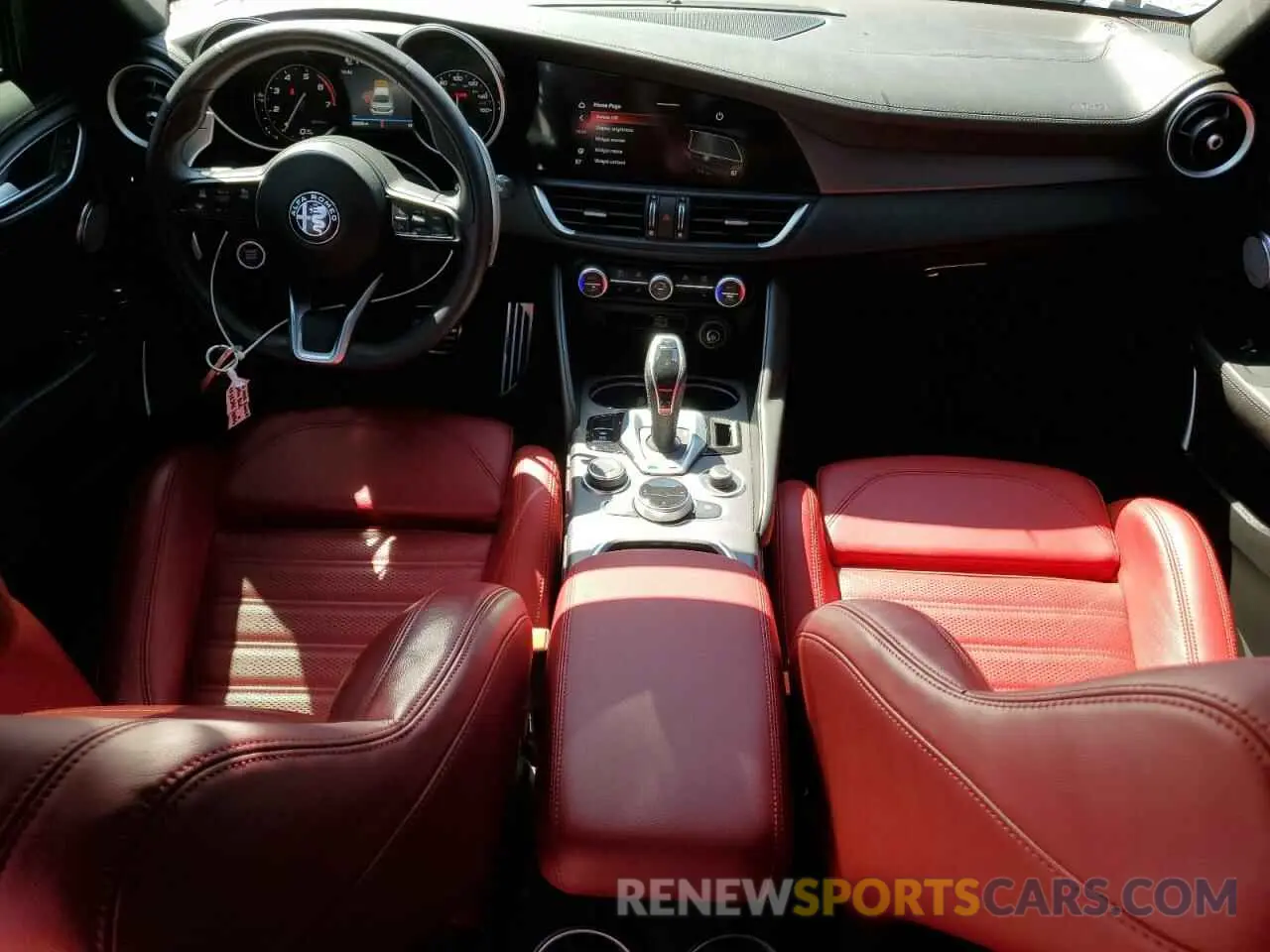 8 Photograph of a damaged car ZARFAMBN1N7660074 ALFA ROMEO GIULIA SUP 2022