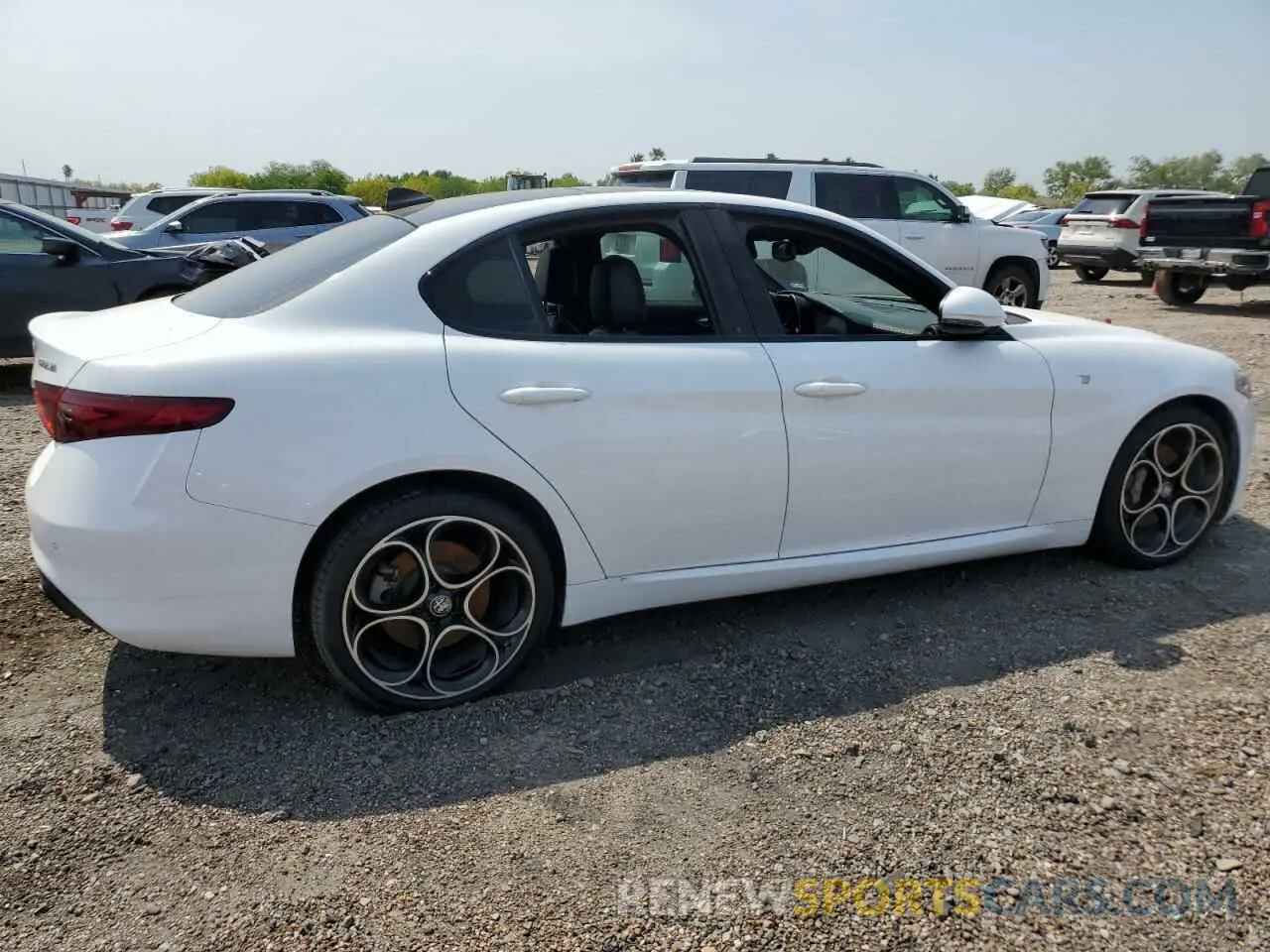 3 Photograph of a damaged car ZARFANBNXN7665165 ALFA ROMEO GIULIA SUP 2022