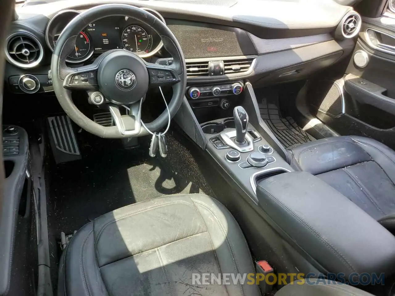 8 Photograph of a damaged car ZARFANBNXN7665165 ALFA ROMEO GIULIA SUP 2022