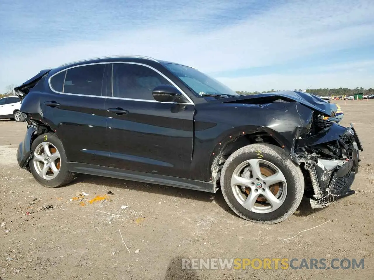 4 Photograph of a damaged car ZASPAJAN0K7C36435 ALFA ROMEO STELVIO 2019