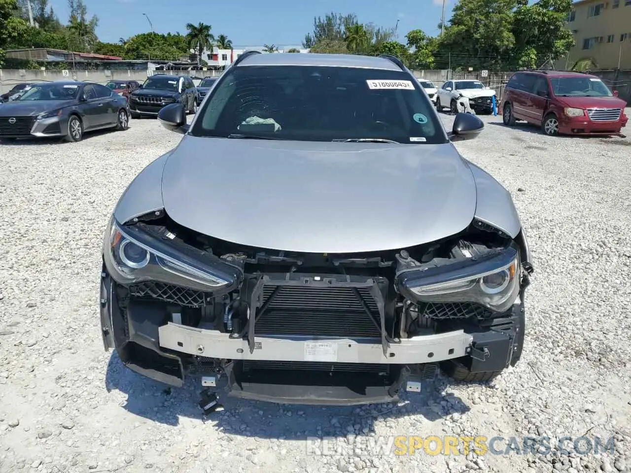 5 Photograph of a damaged car ZASPAJAN2L7C83628 ALFA ROMEO STELVIO 2020