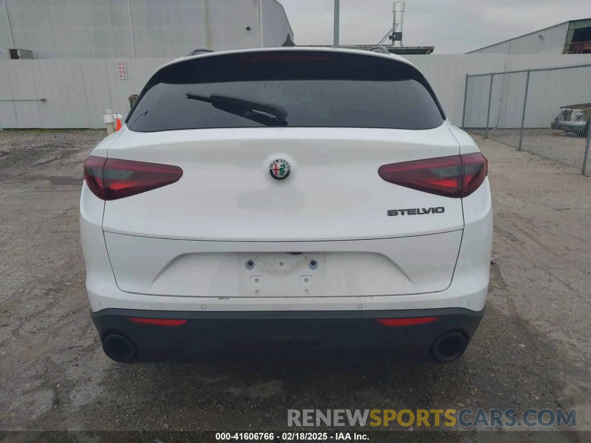 17 Photograph of a damaged car ZASPAJAN3L7C94007 ALFA ROMEO STELVIO 2020