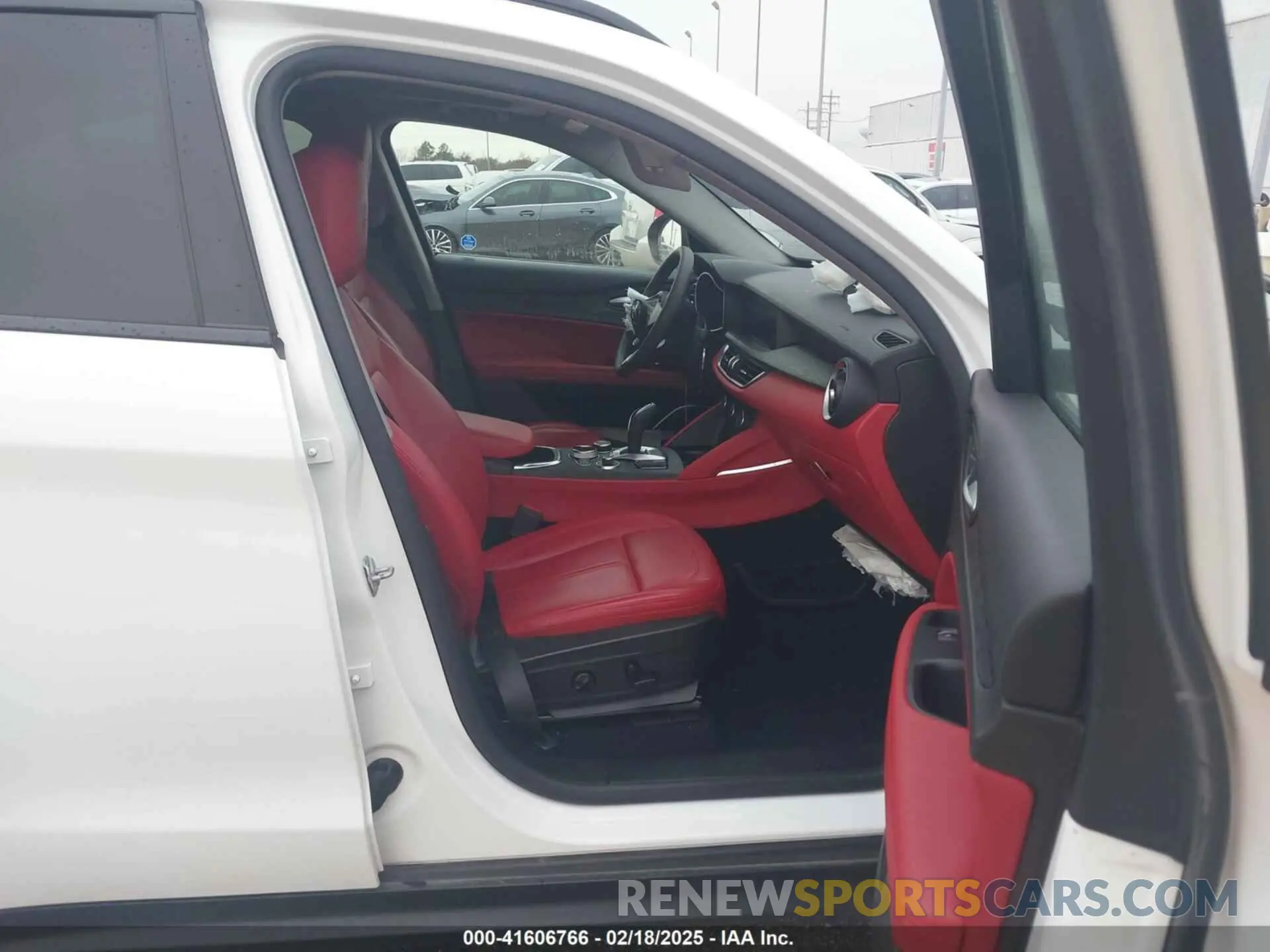 5 Photograph of a damaged car ZASPAJAN3L7C94007 ALFA ROMEO STELVIO 2020